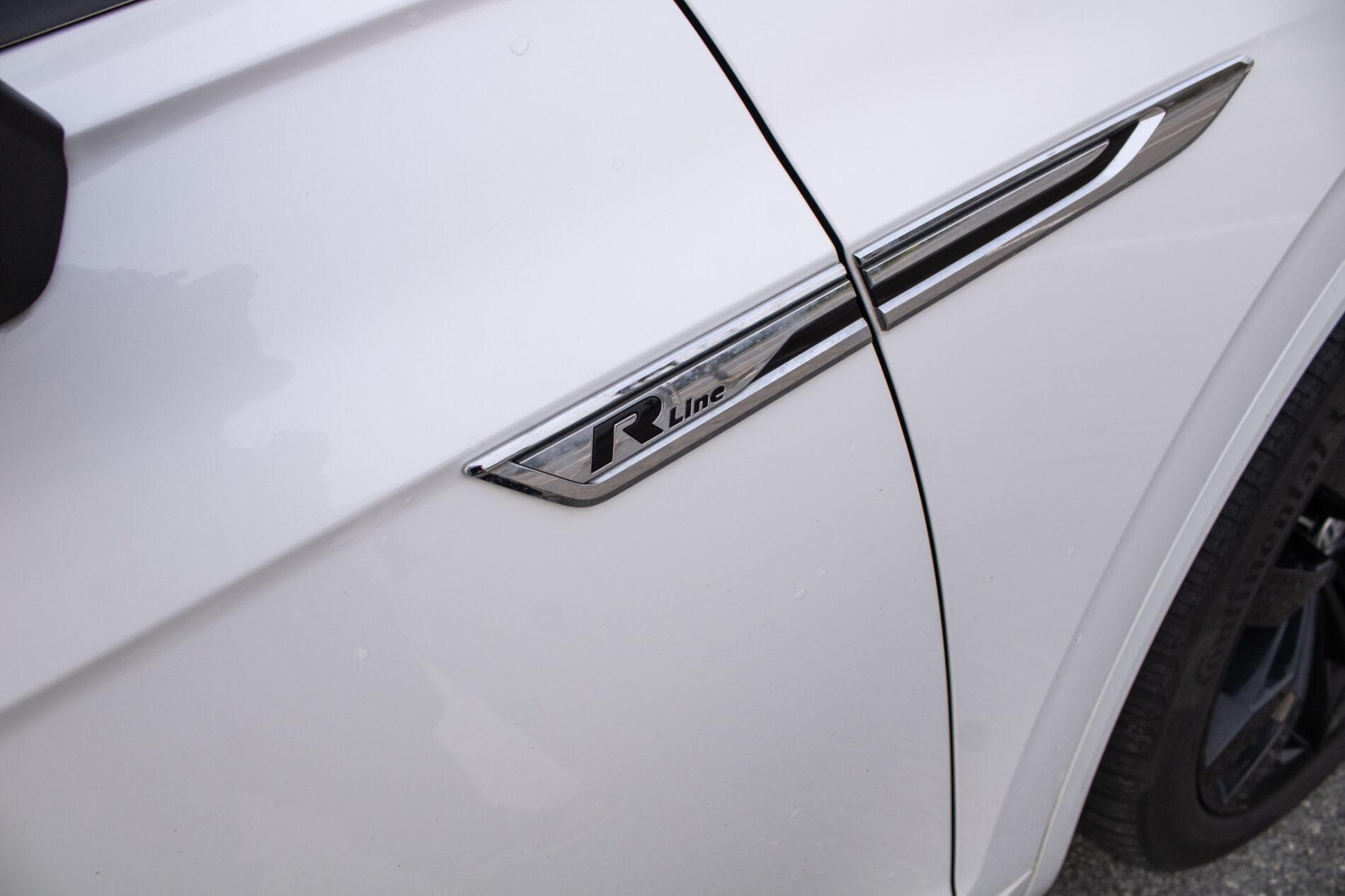 2019 Volkswagen Touareg, bílá suv, 136 410 km