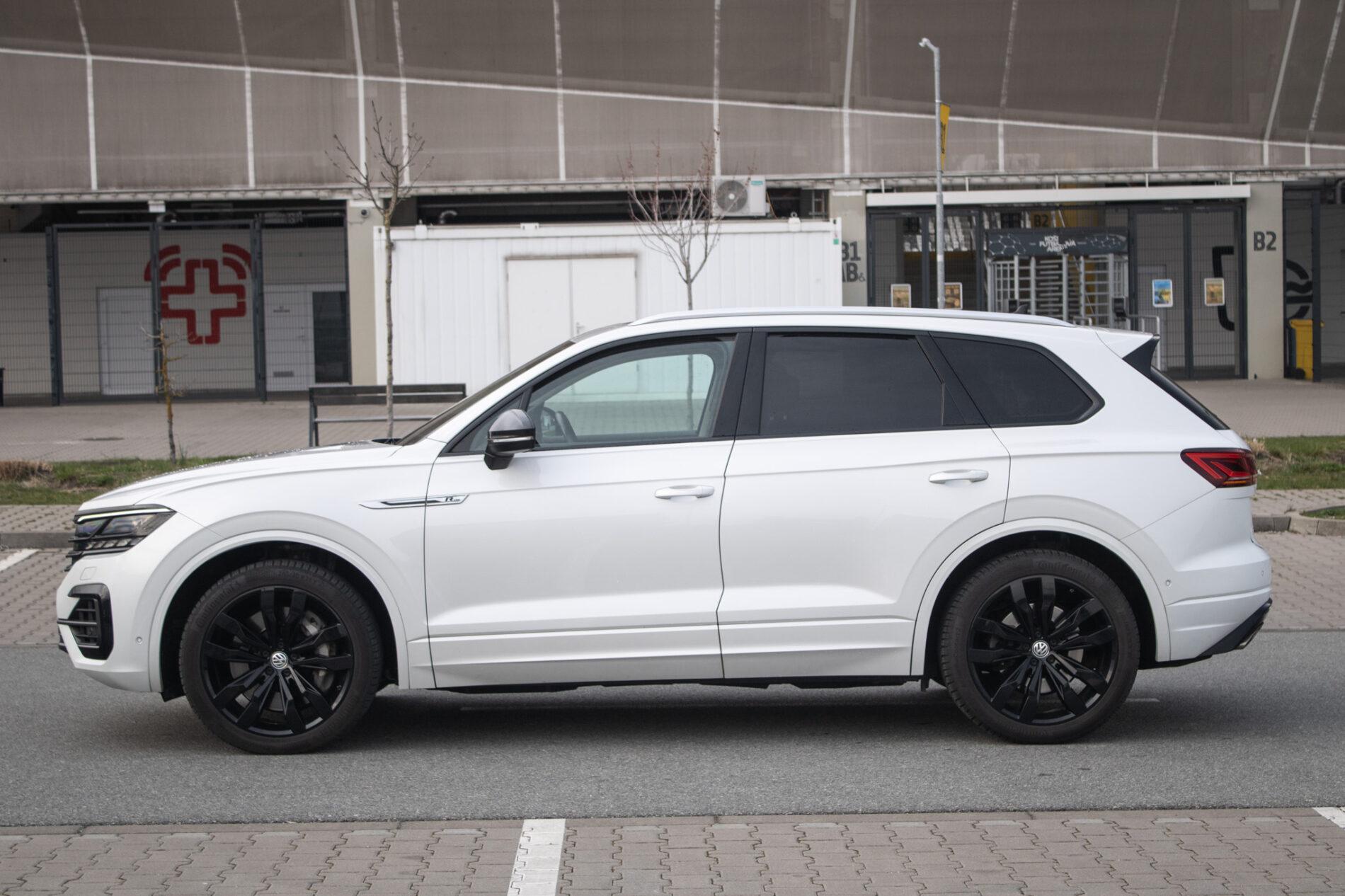 2019 Volkswagen Touareg, bílá suv, 136 410 km