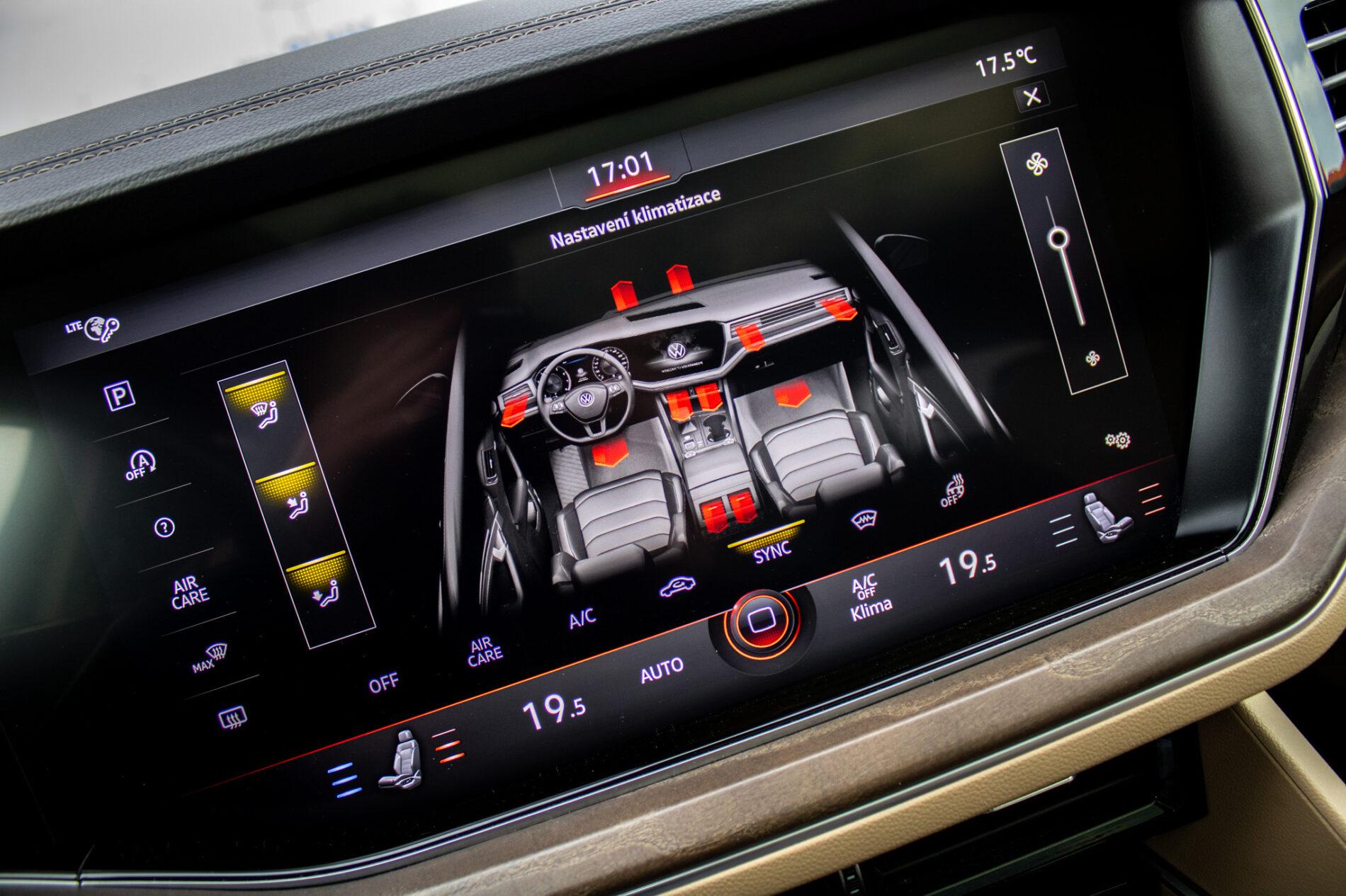 2019 Volkswagen Touareg, bílá suv, 136 410 km