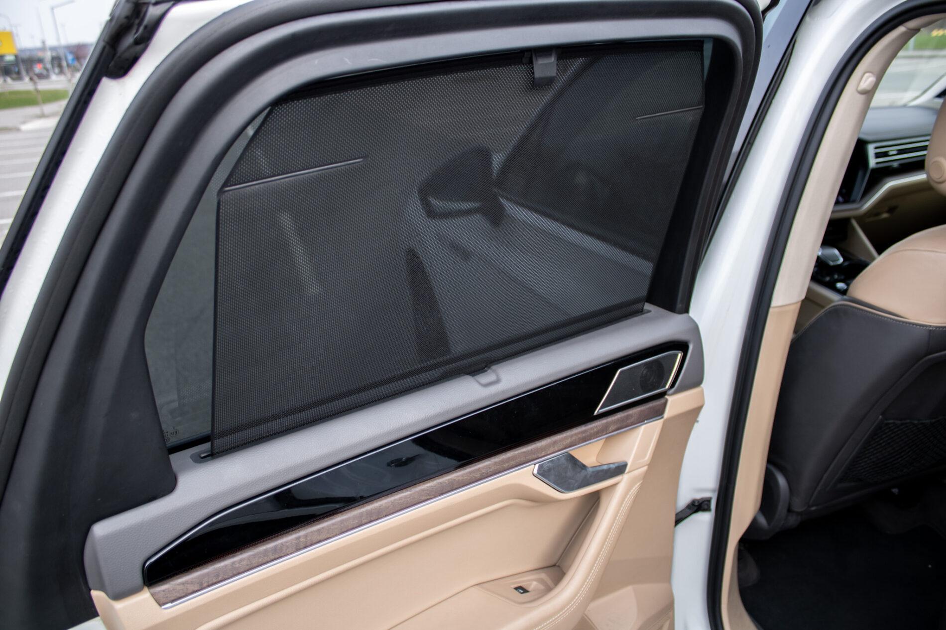 2019 Volkswagen Touareg, bílá suv, 136 410 km