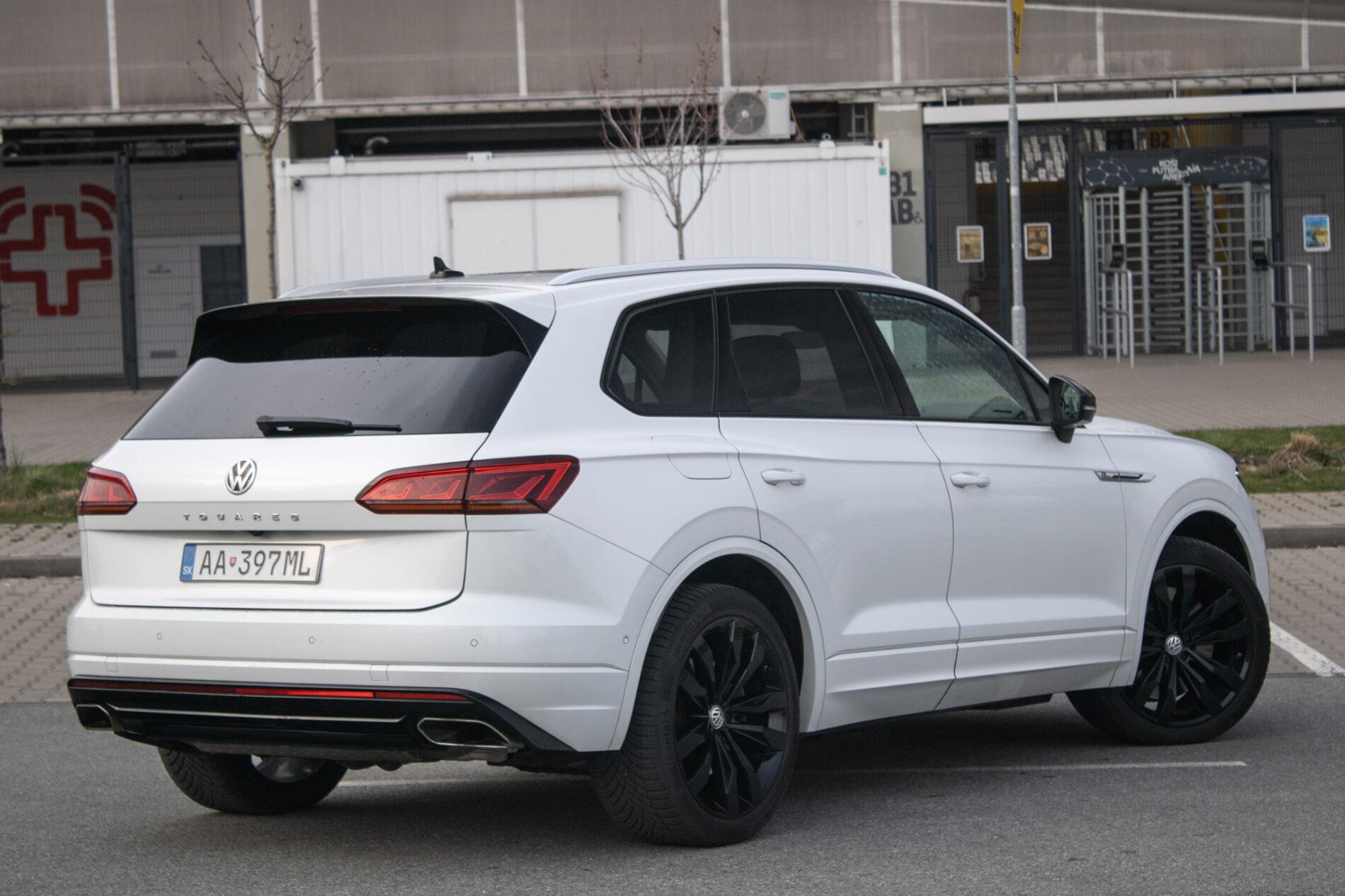 2019 Volkswagen Touareg, bílá suv, 136 410 km