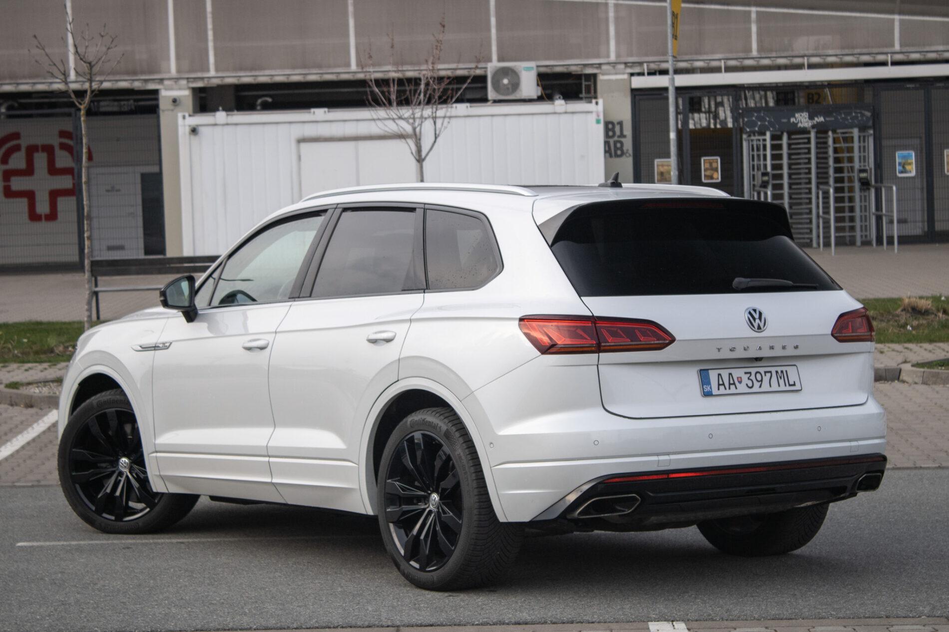 2019 Volkswagen Touareg, bílá suv, 136 410 km