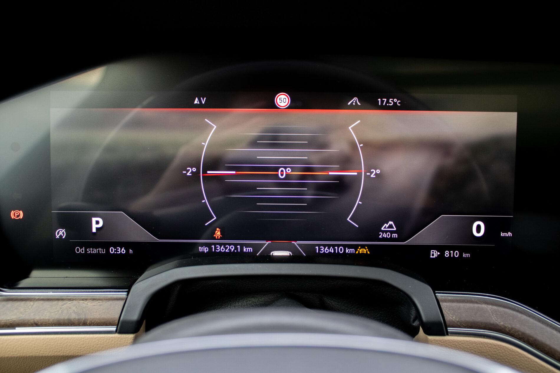 2019 Volkswagen Touareg, bílá suv, 136 410 km