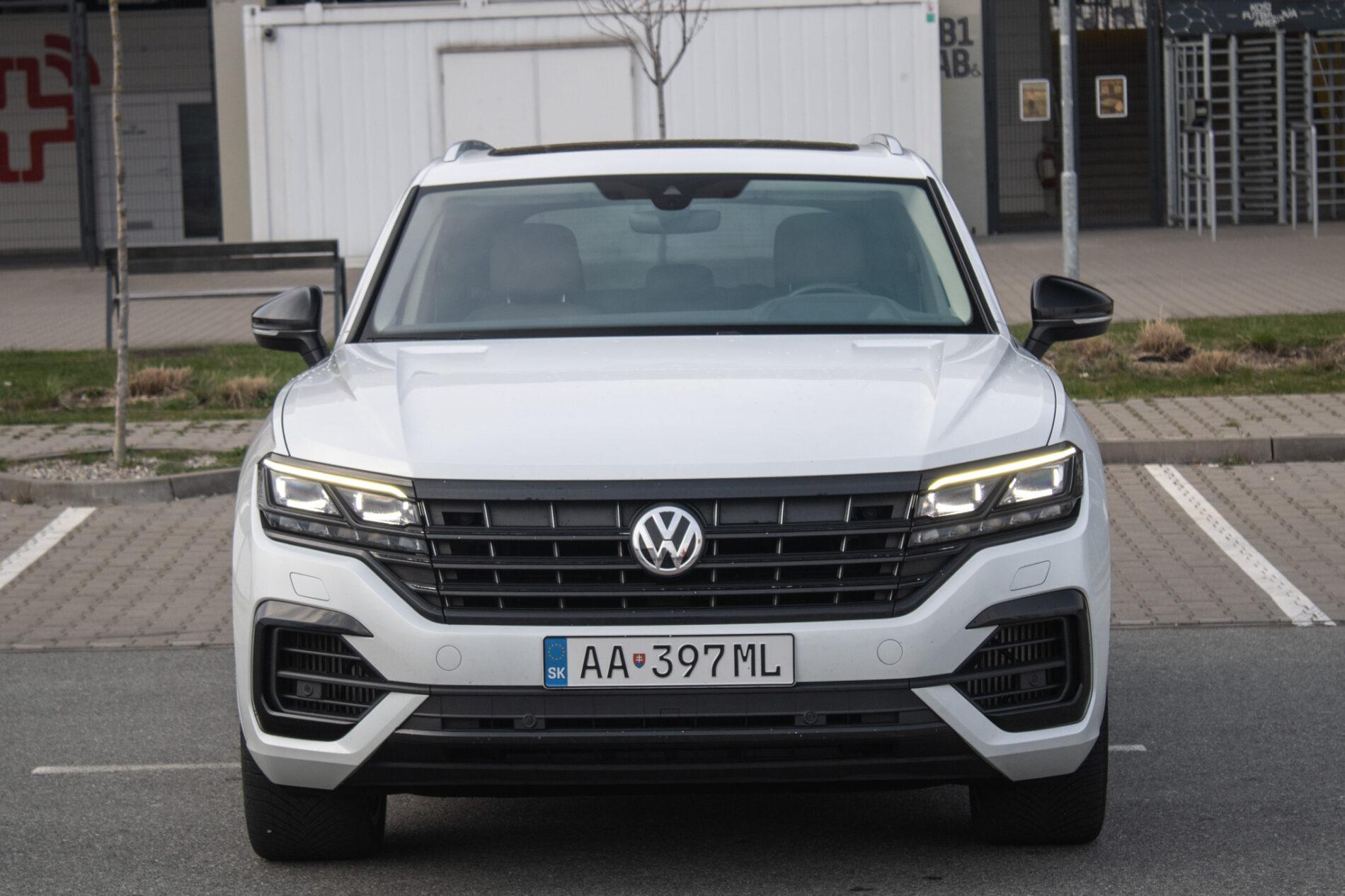 2019 Volkswagen Touareg, bílá suv, 136 410 km