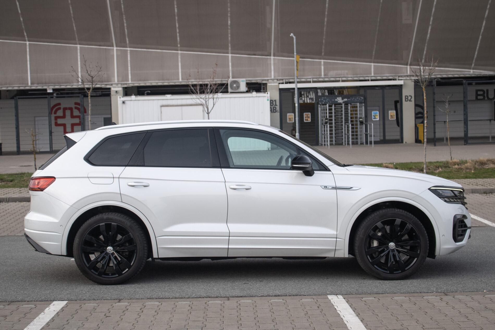 2019 Volkswagen Touareg, bílá suv, 136 410 km