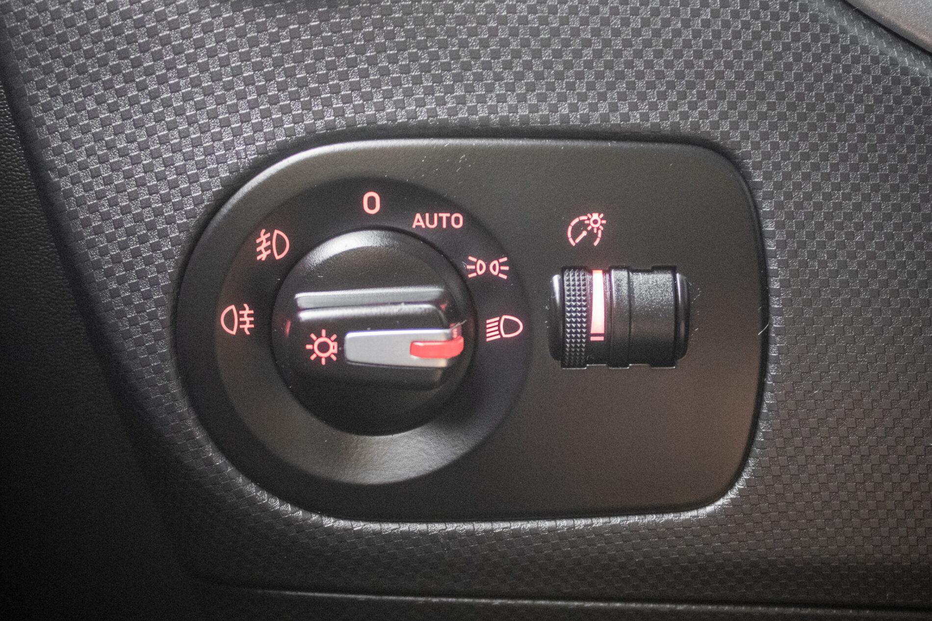 2009 Seat Leon Cupra R, černá hatchback, 319 291 km