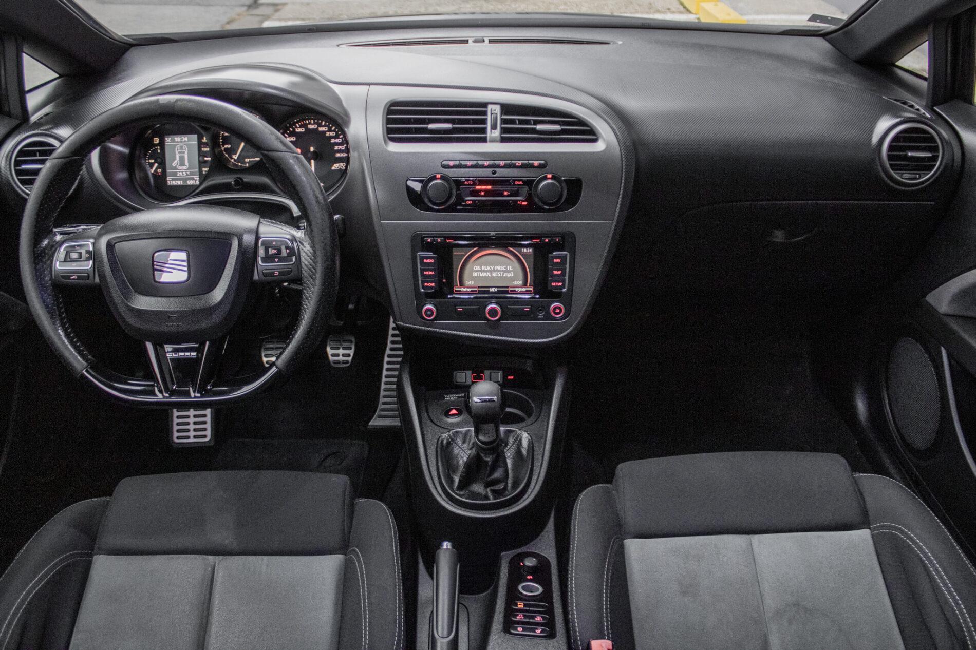 2009 Seat Leon Cupra R, černá hatchback, 319 291 km