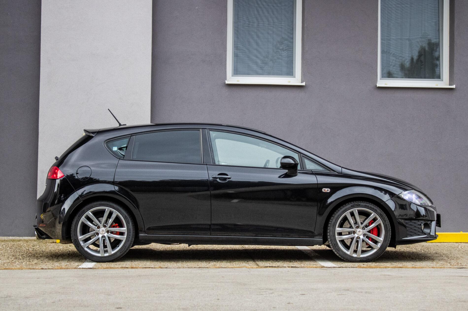 2009 Seat Leon Cupra R, černá hatchback, 319 291 km