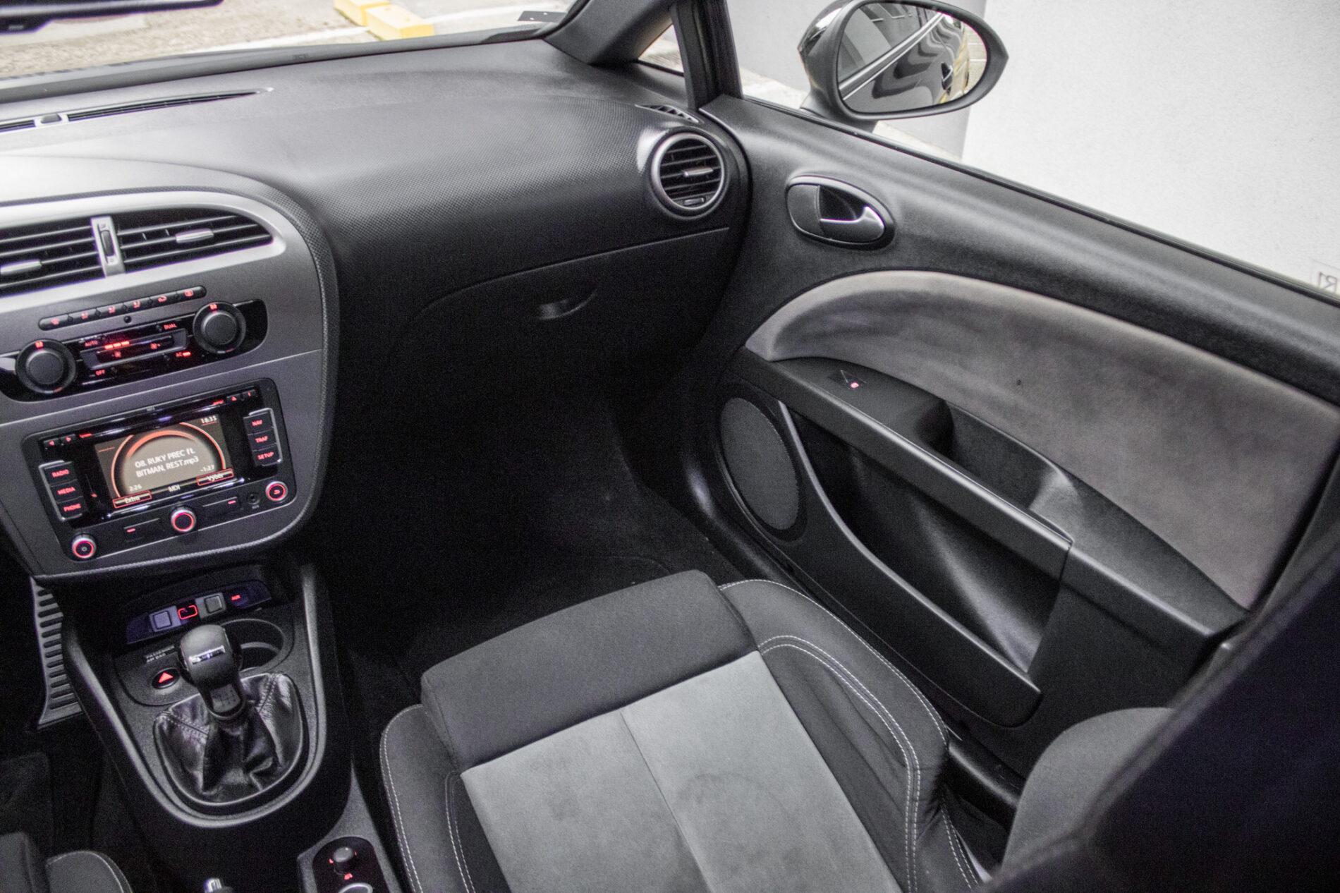 2009 Seat Leon Cupra R, černá hatchback, 319 291 km