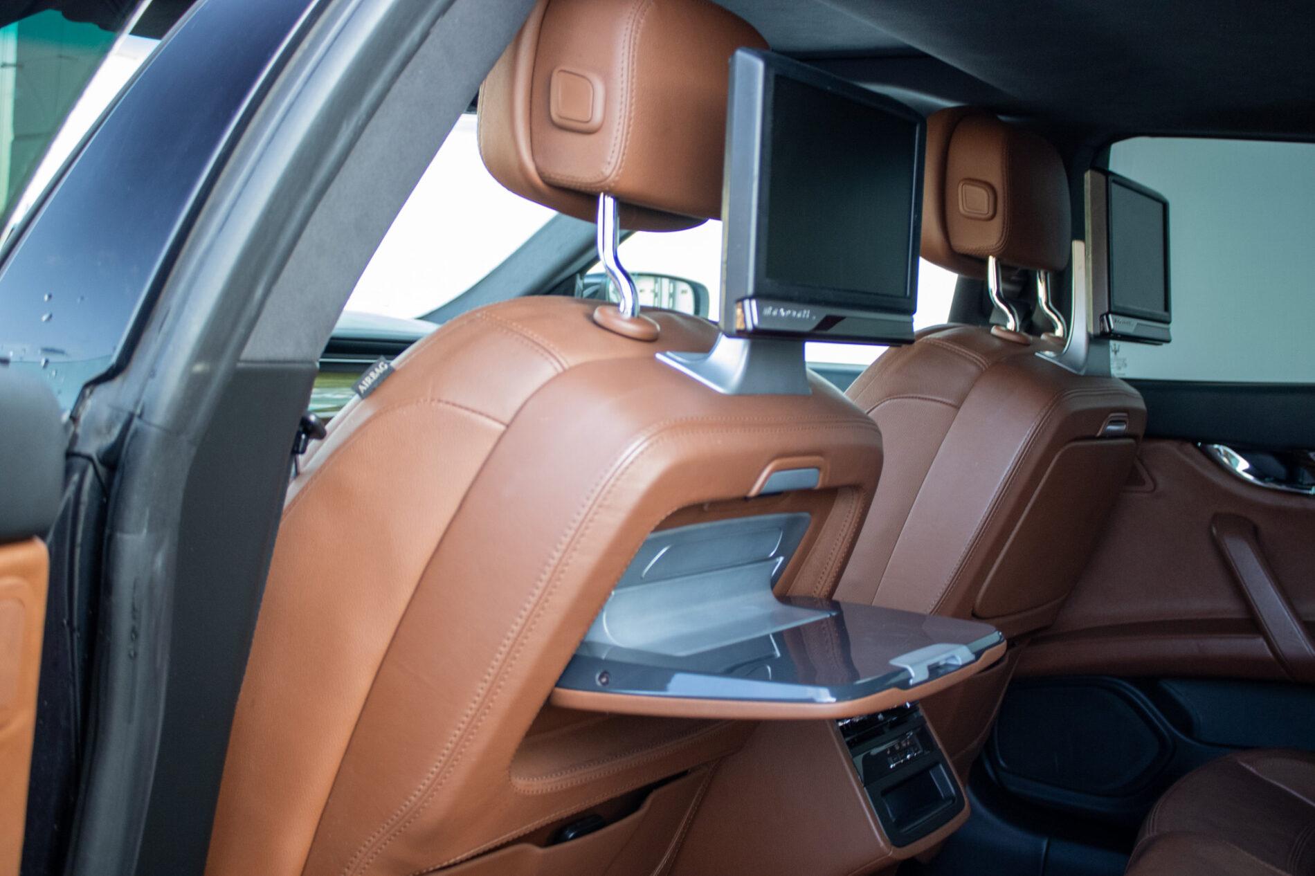 2014 Maserati Quattroporte, černá sedan, 120 000 km