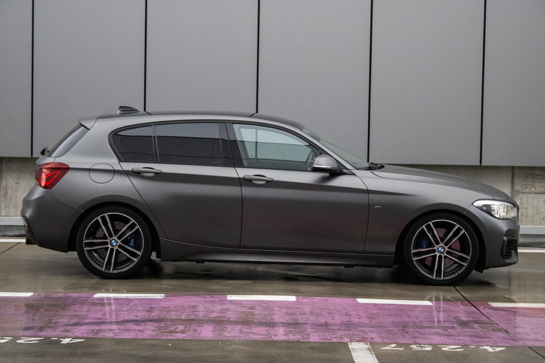 2018 BMW M140i, šedá hatchback, 144 720 km