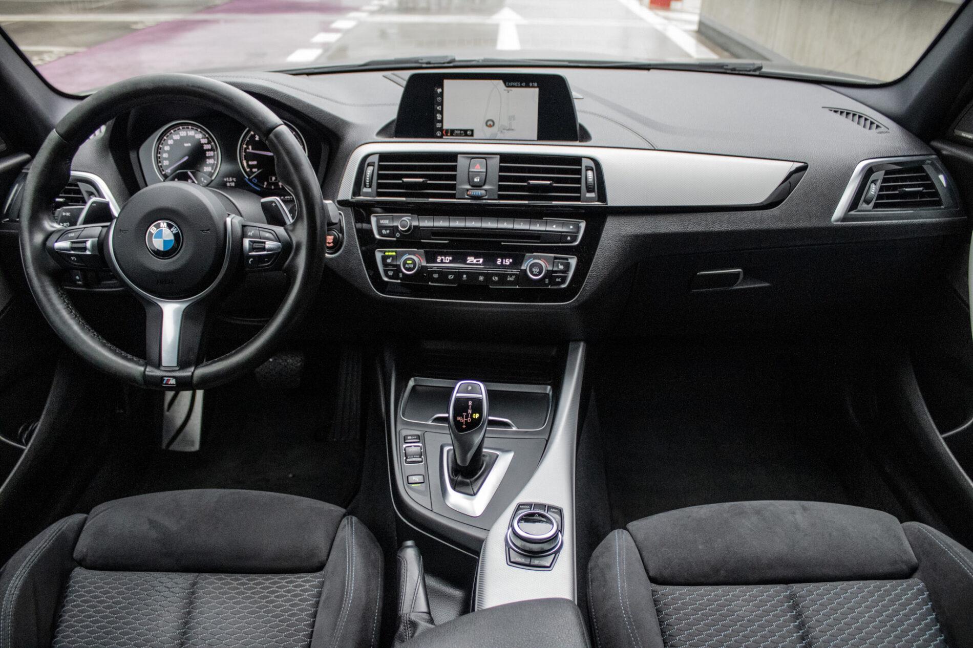 2018 BMW M140i, šedá hatchback, 144 720 km