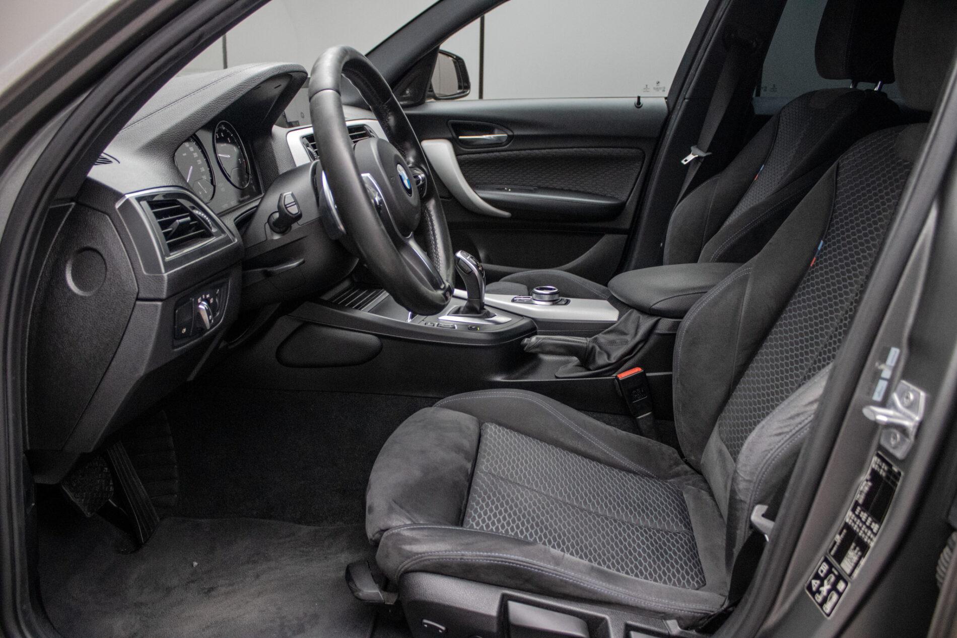 2018 BMW M140i, šedá hatchback, 144 720 km