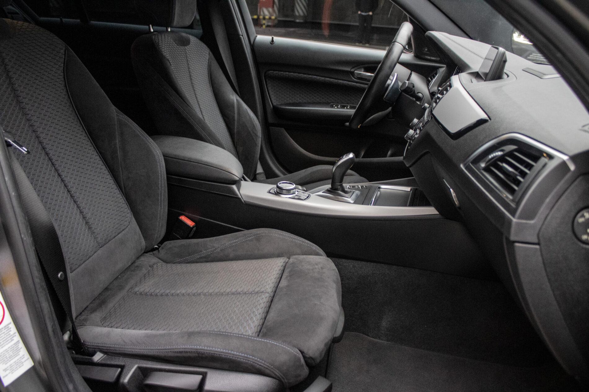 2018 BMW M140i, šedá hatchback, 144 720 km