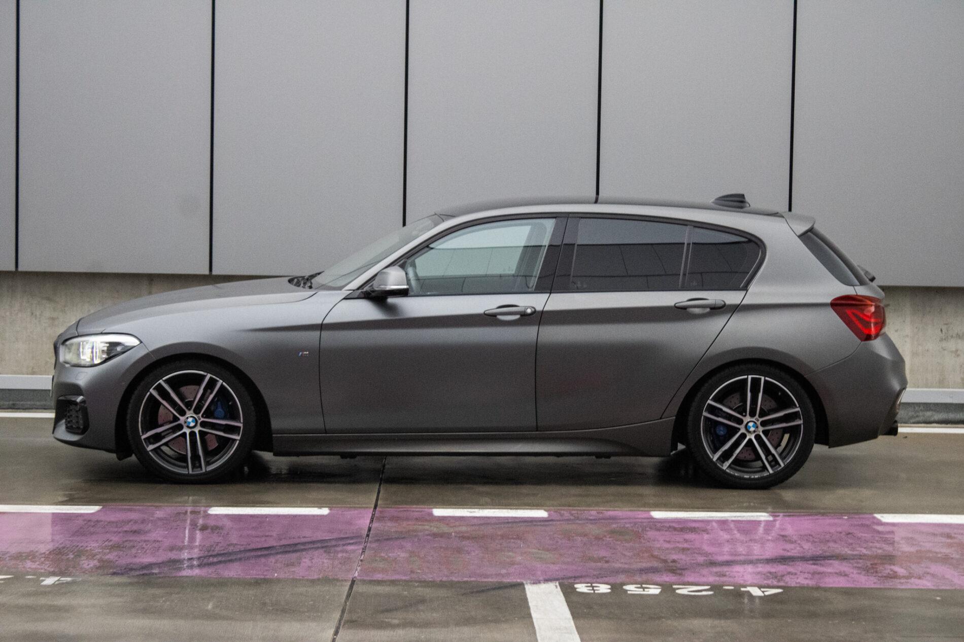 2018 BMW M140i, šedá hatchback, 144 720 km