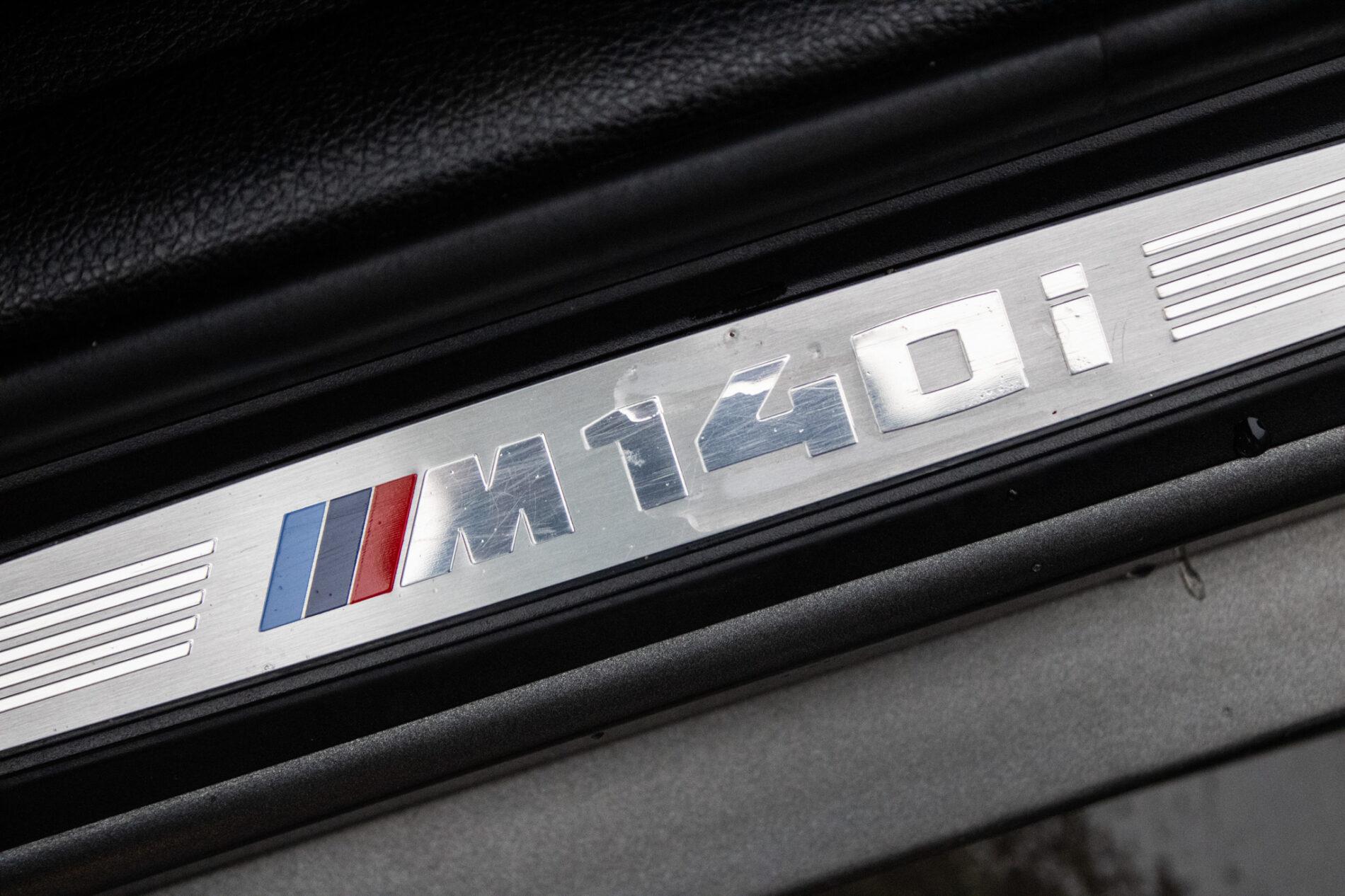 2018 BMW M140i, šedá hatchback, 144 720 km