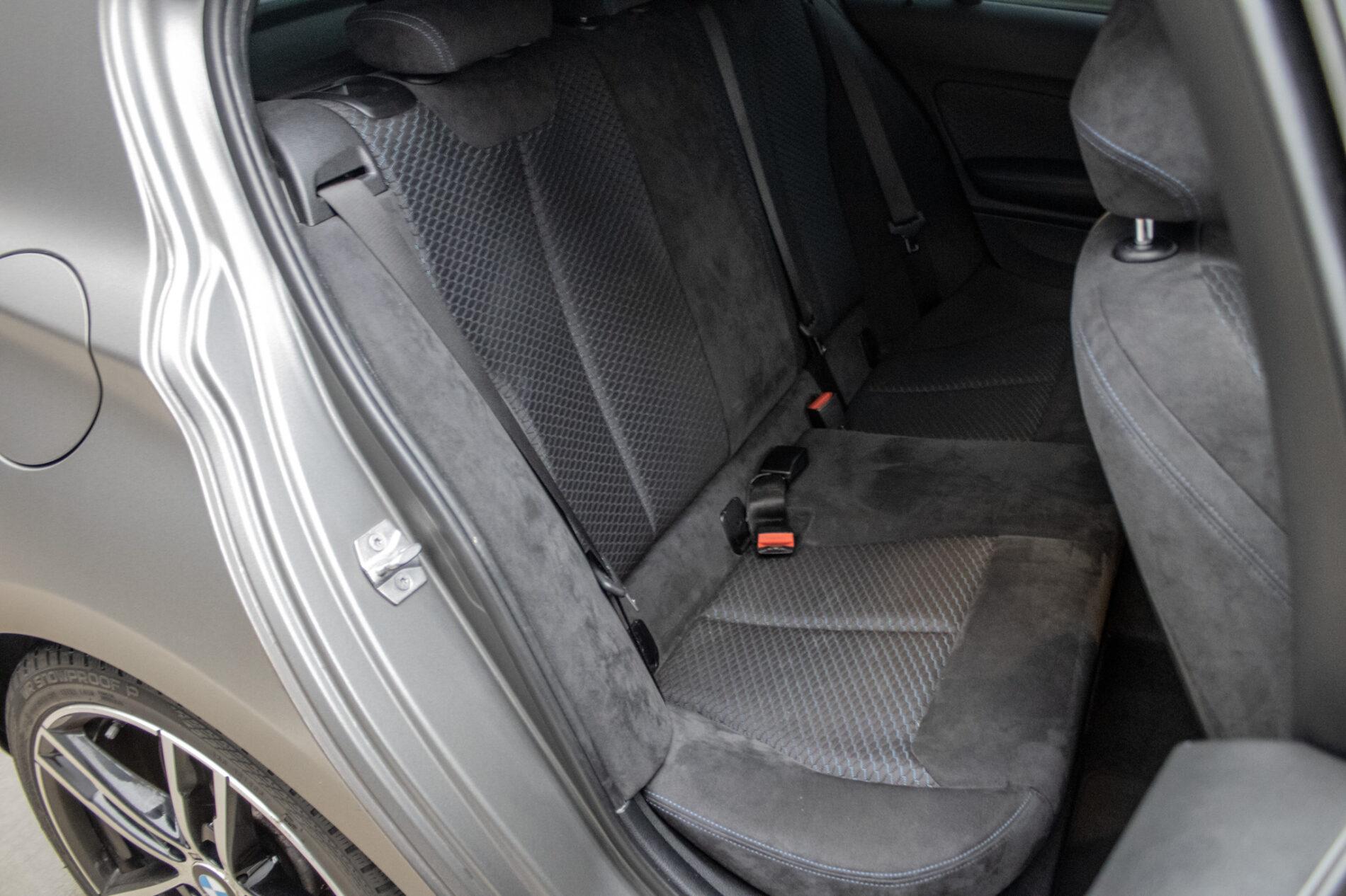 2018 BMW M140i, šedá hatchback, 144 720 km