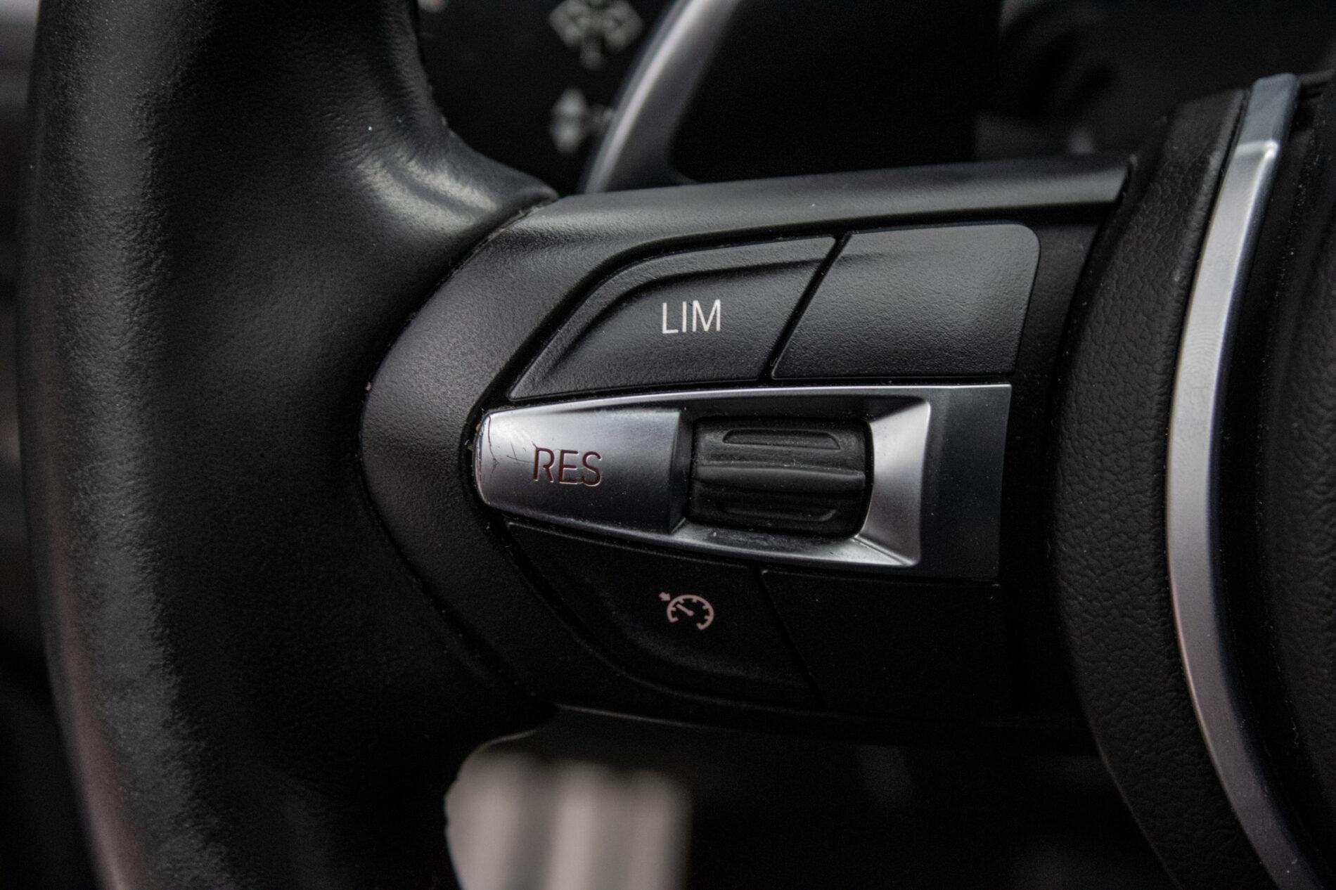 2018 BMW M140i, šedá hatchback, 144 720 km