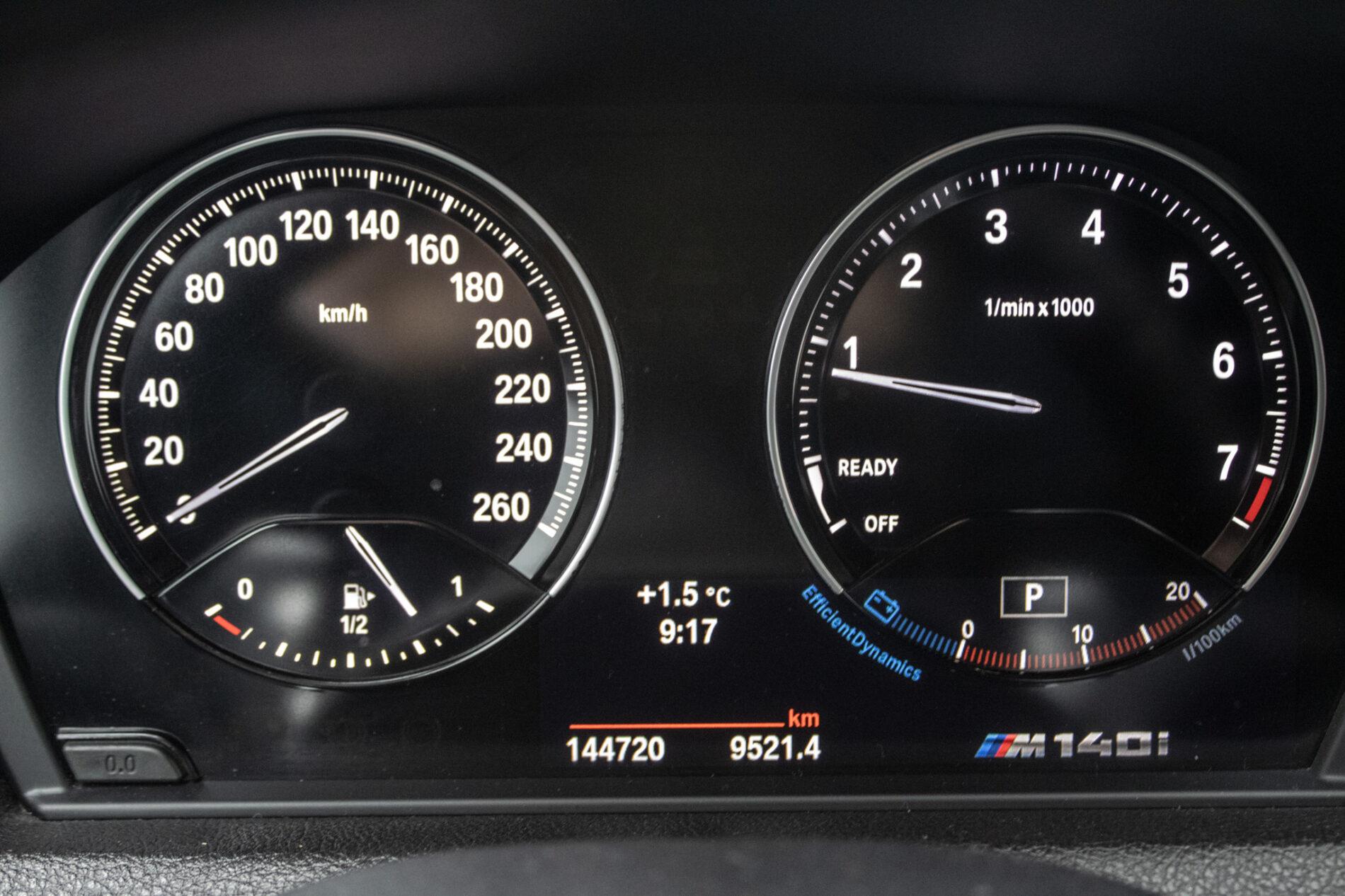 2018 BMW M140i, šedá hatchback, 144 720 km