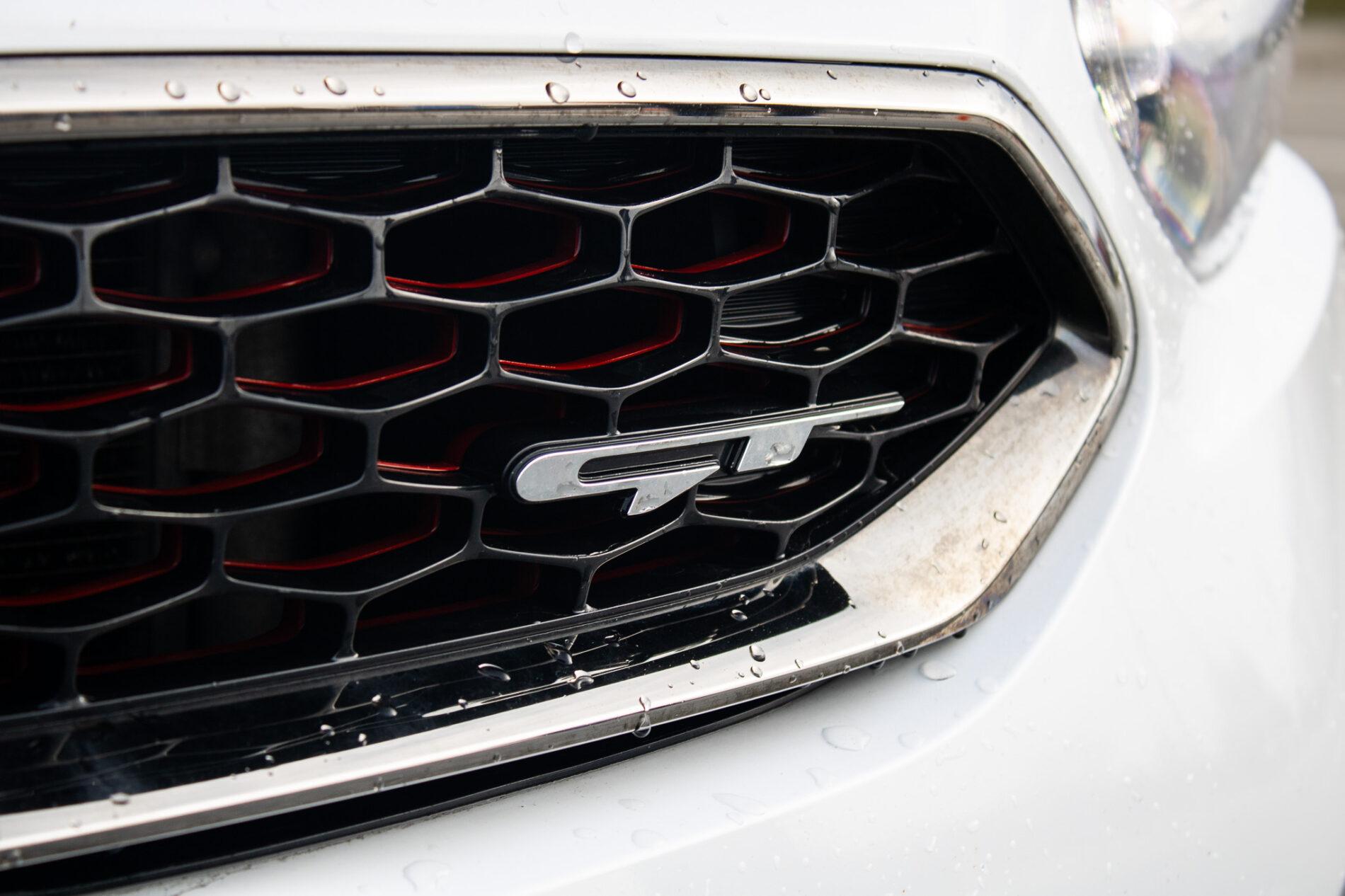 2019 Kia ProCeed GT, bílá hatchback, 115 981 km