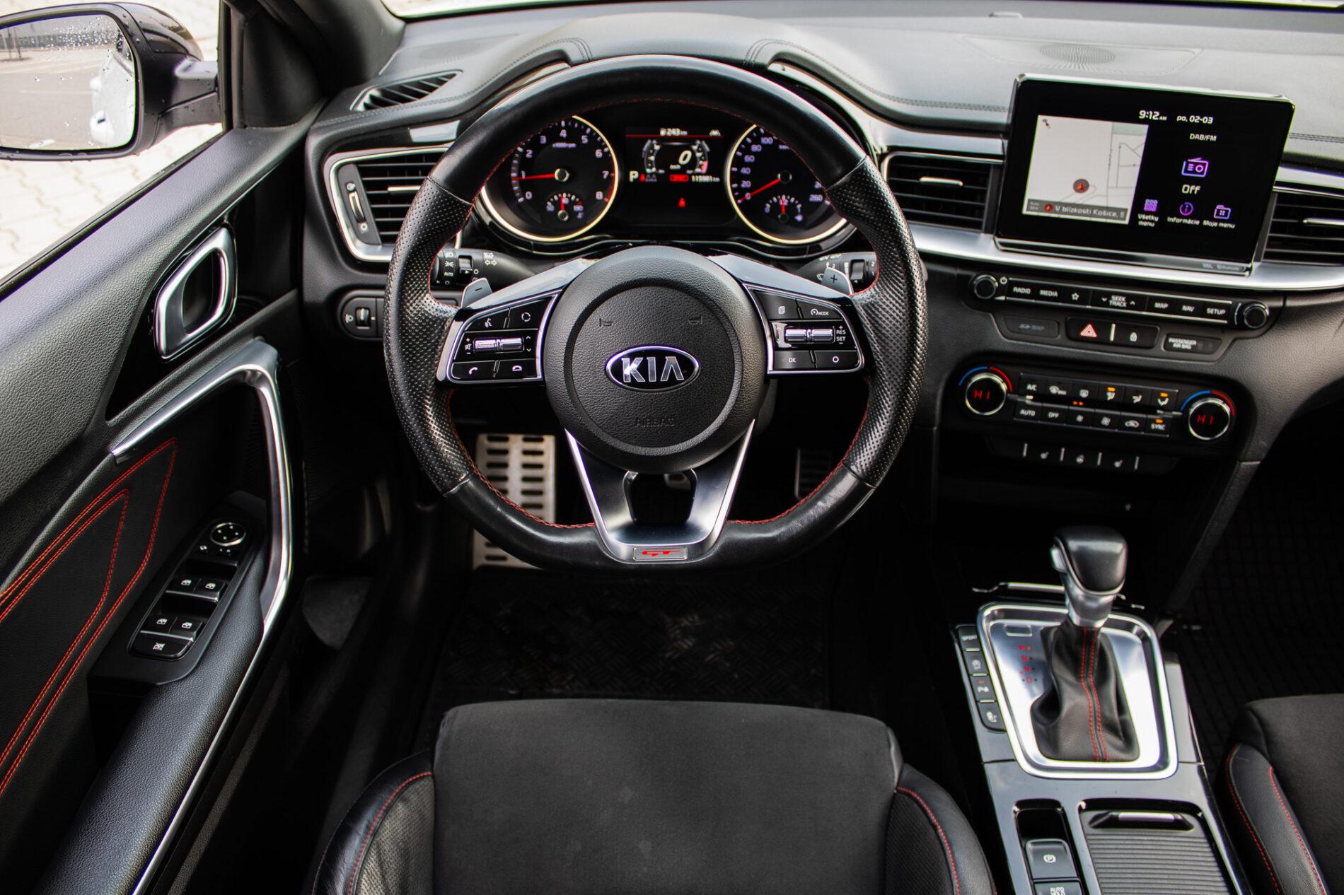 2019 Kia ProCeed GT, bílá hatchback, 115 981 km