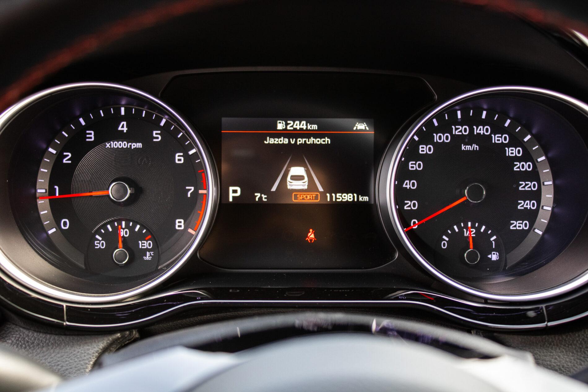 2019 Kia ProCeed GT, bílá hatchback, 115 981 km