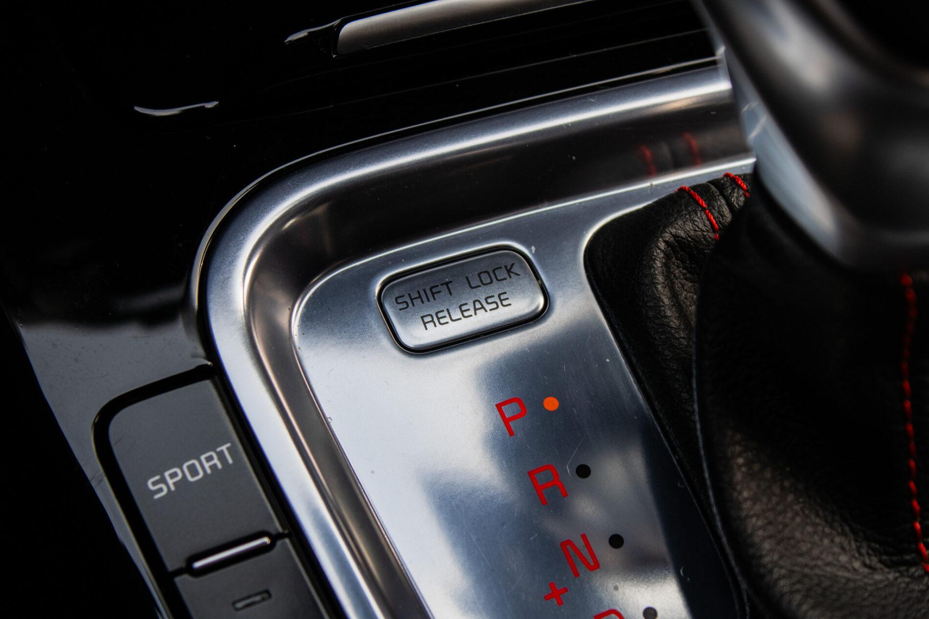 2019 Kia ProCeed GT, bílá hatchback, 115 981 km