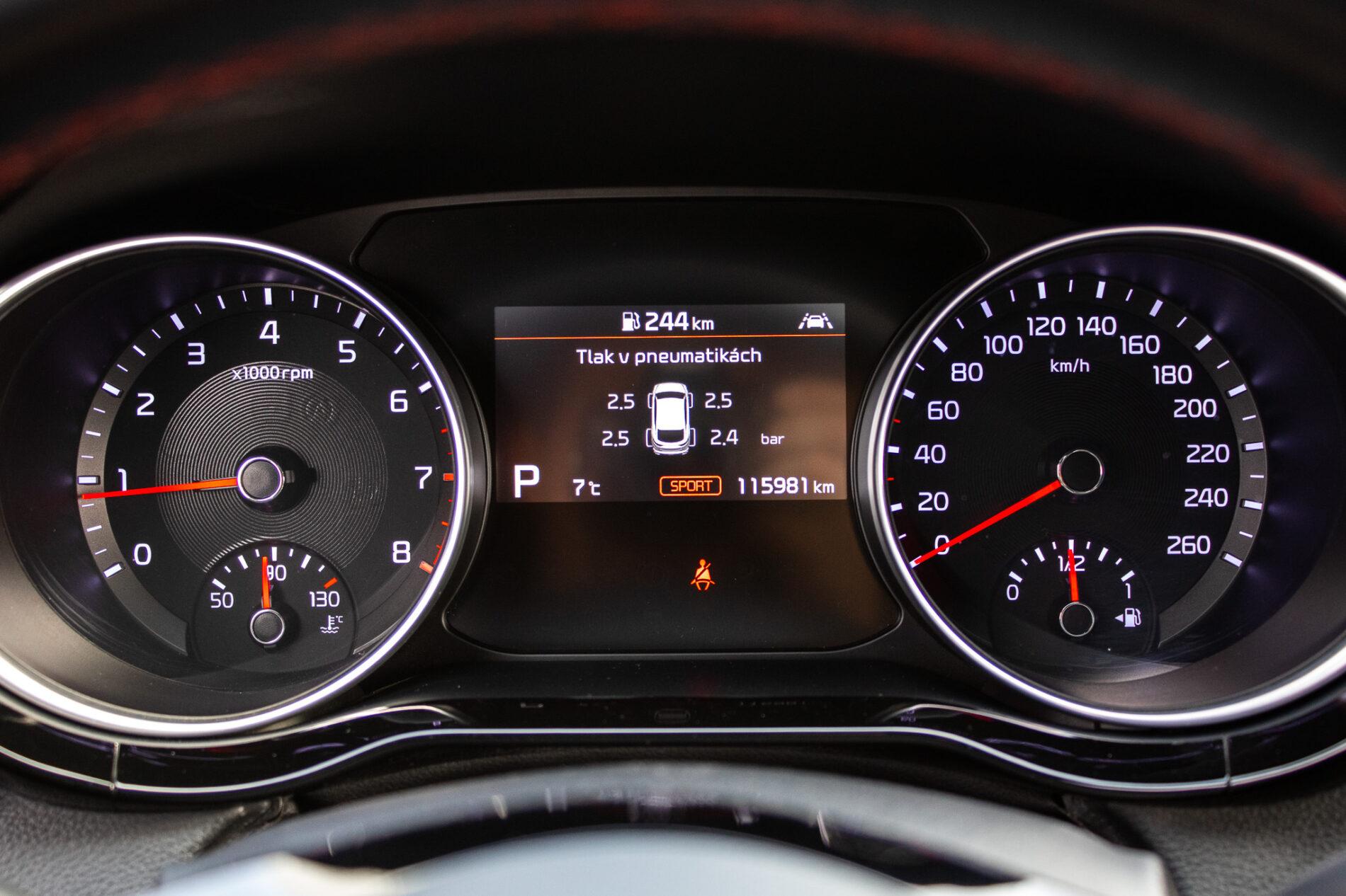 2019 Kia ProCeed GT, bílá hatchback, 115 981 km