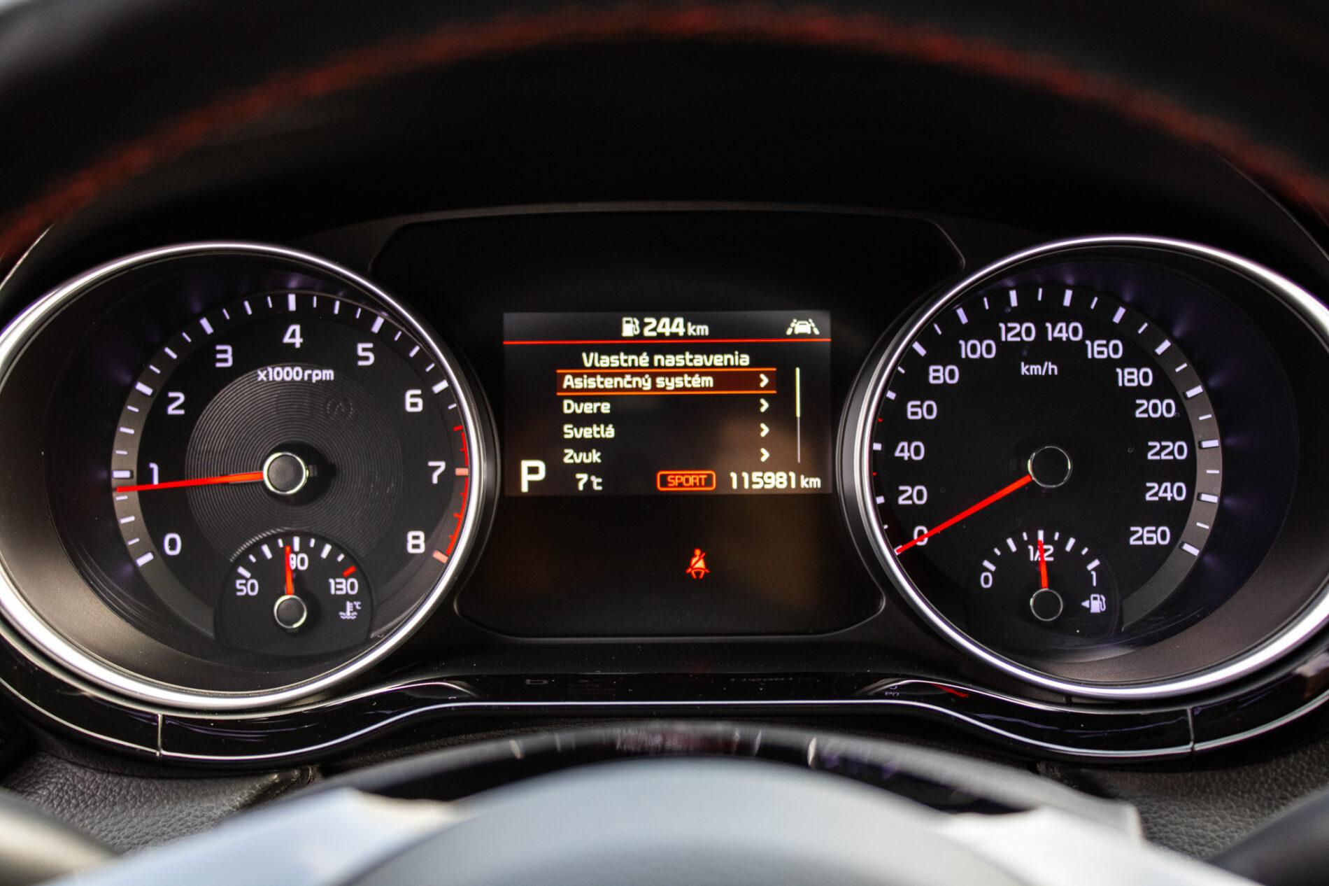 2019 Kia ProCeed GT, bílá hatchback, 115 981 km