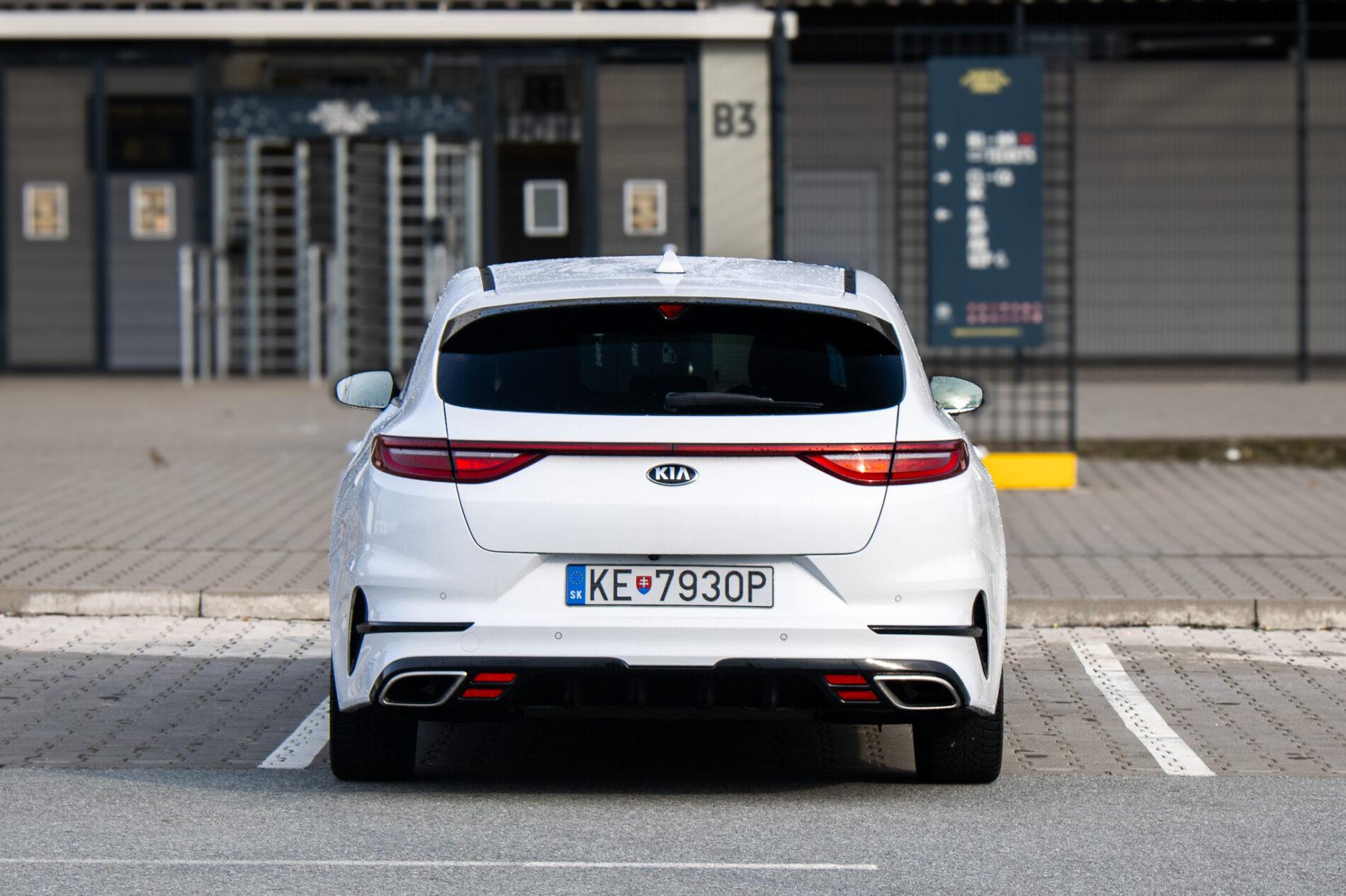 2019 Kia ProCeed GT, bílá hatchback, 115 981 km