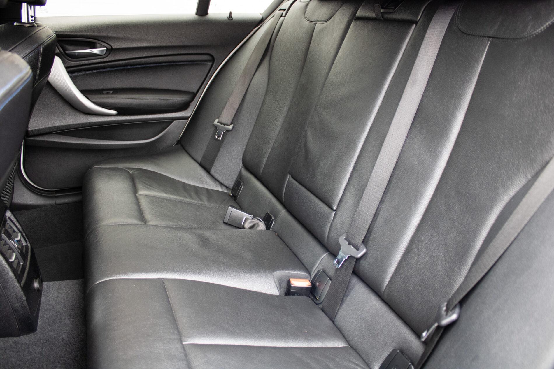 2019 BMW M140i, bílá hatchback, 128 000 km