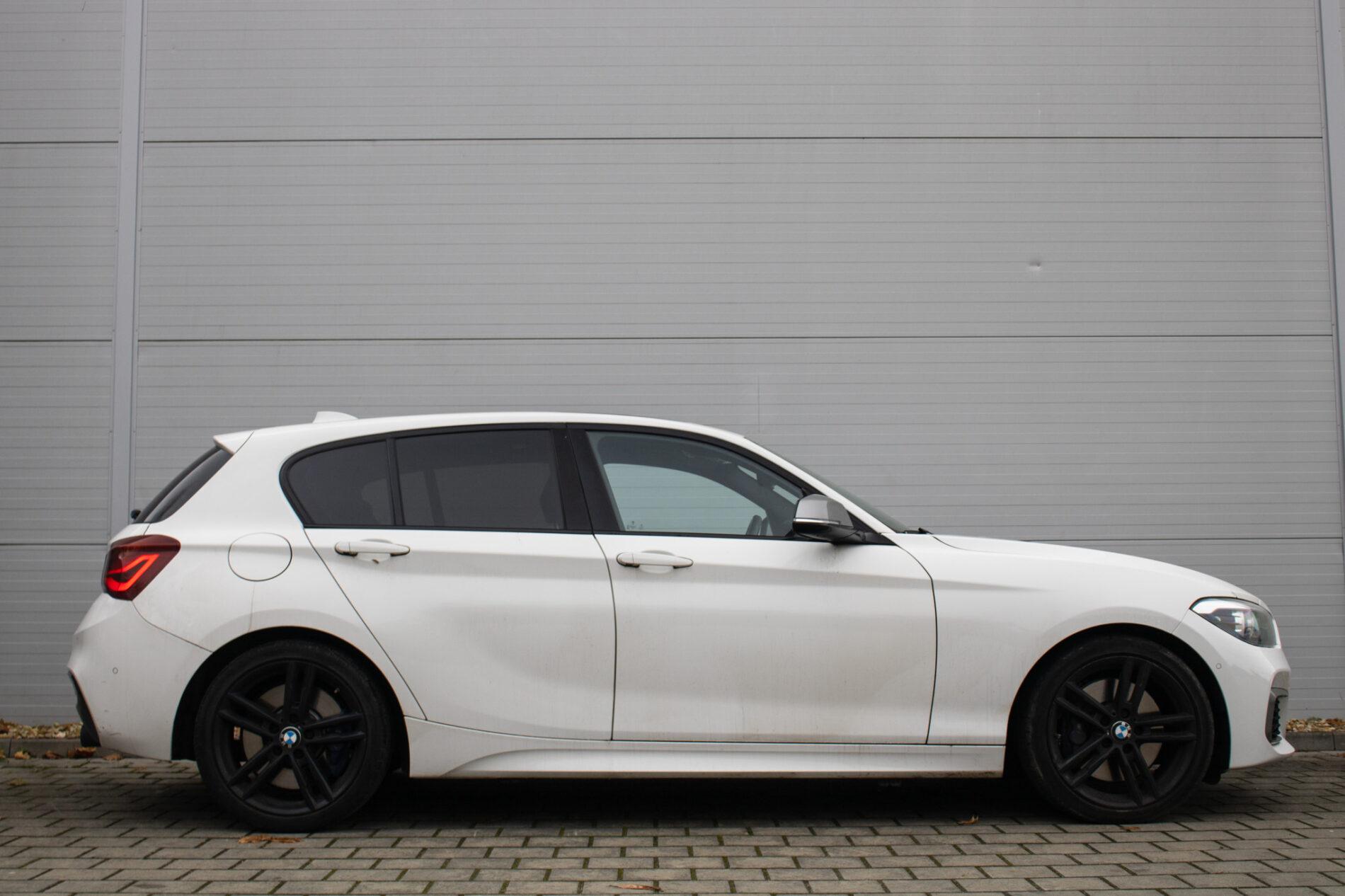 2019 BMW M140i, bílá hatchback, 128 000 km