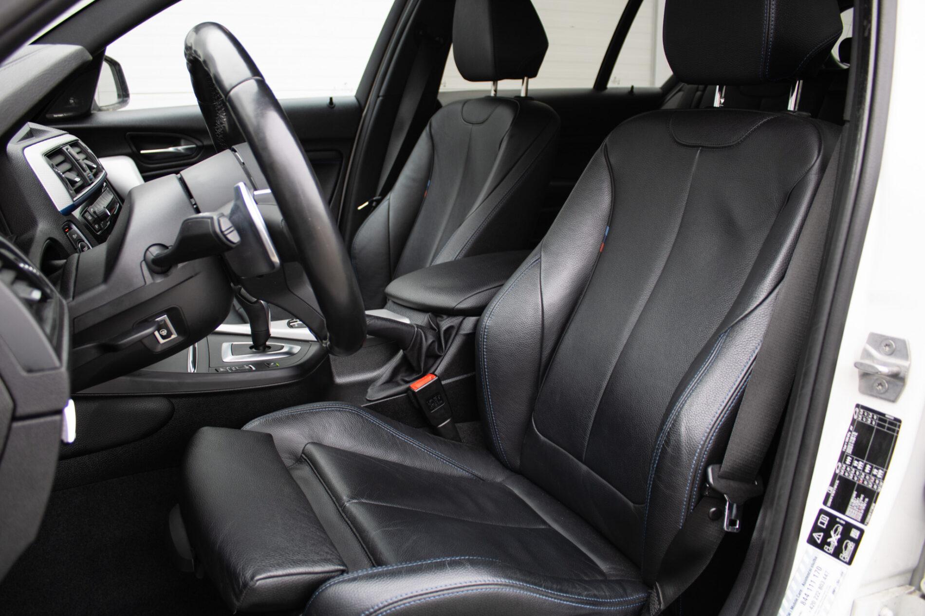 2019 BMW M140i, bílá hatchback, 128 000 km