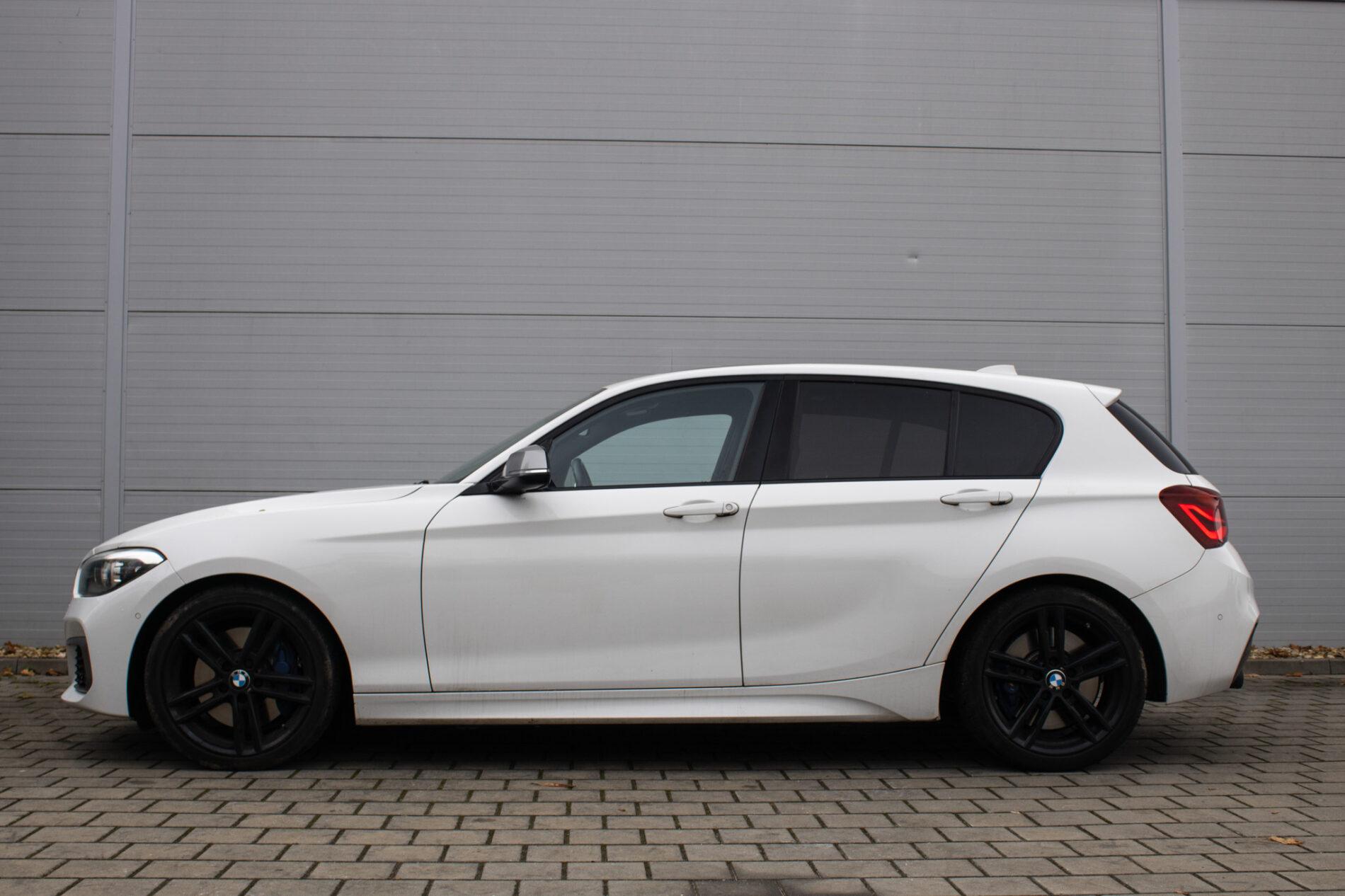 2019 BMW M140i, bílá hatchback, 128 000 km