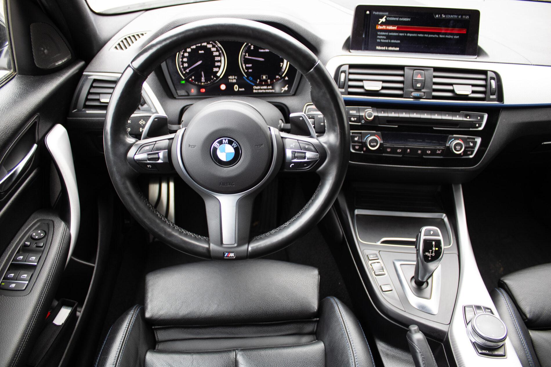 2019 BMW M140i, bílá hatchback, 128 000 km