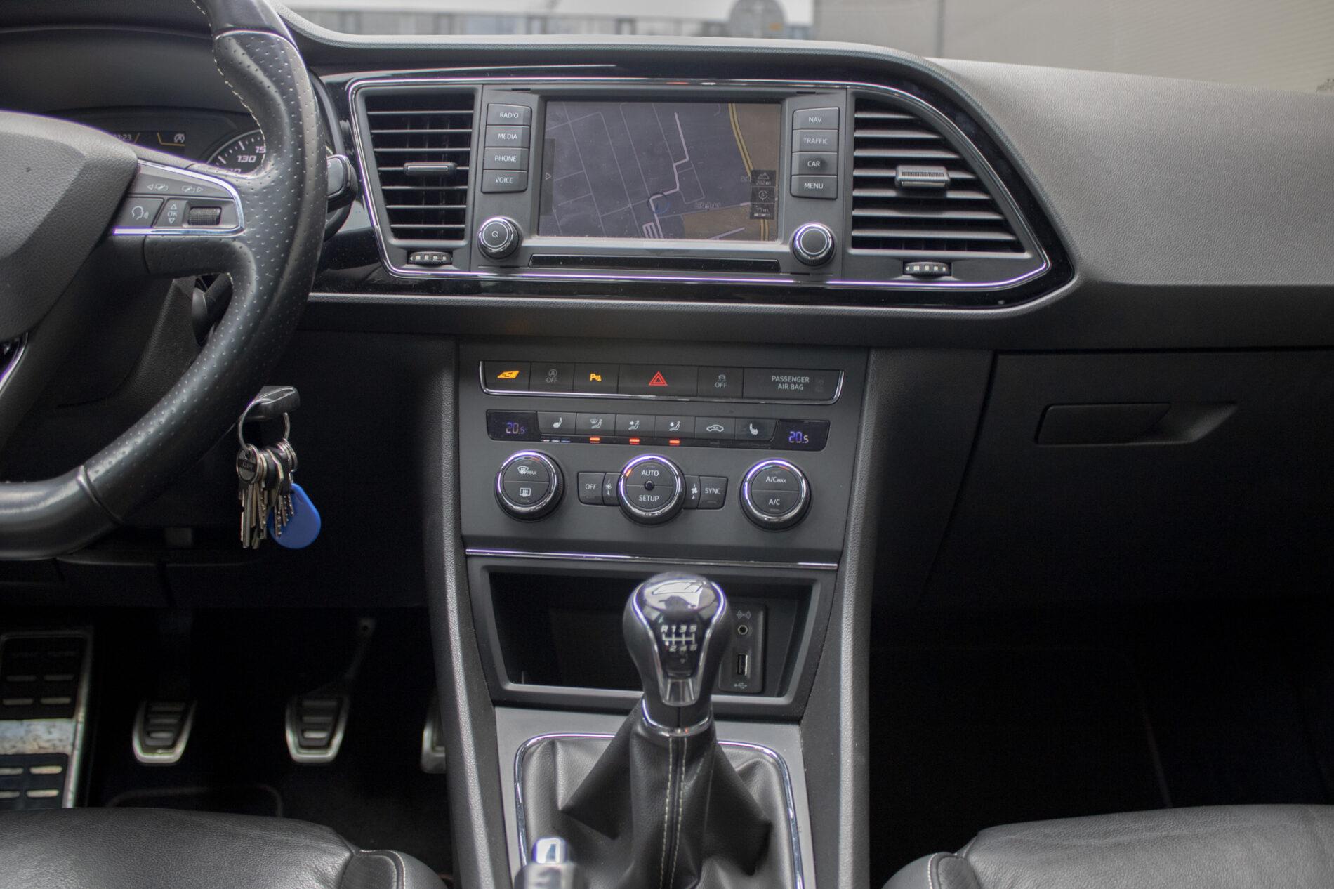 2016 Seat Leon Cupra, modrá kombi, 170 000 km