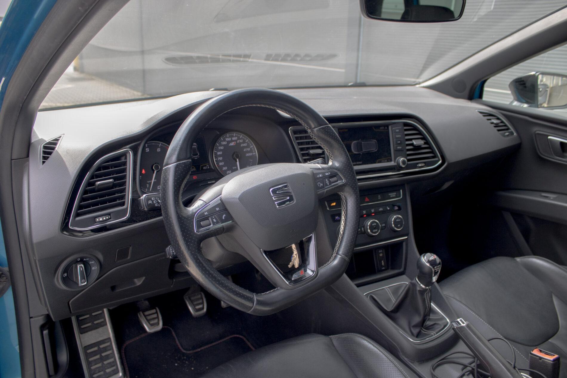 2016 Seat Leon Cupra, modrá kombi, 170 000 km