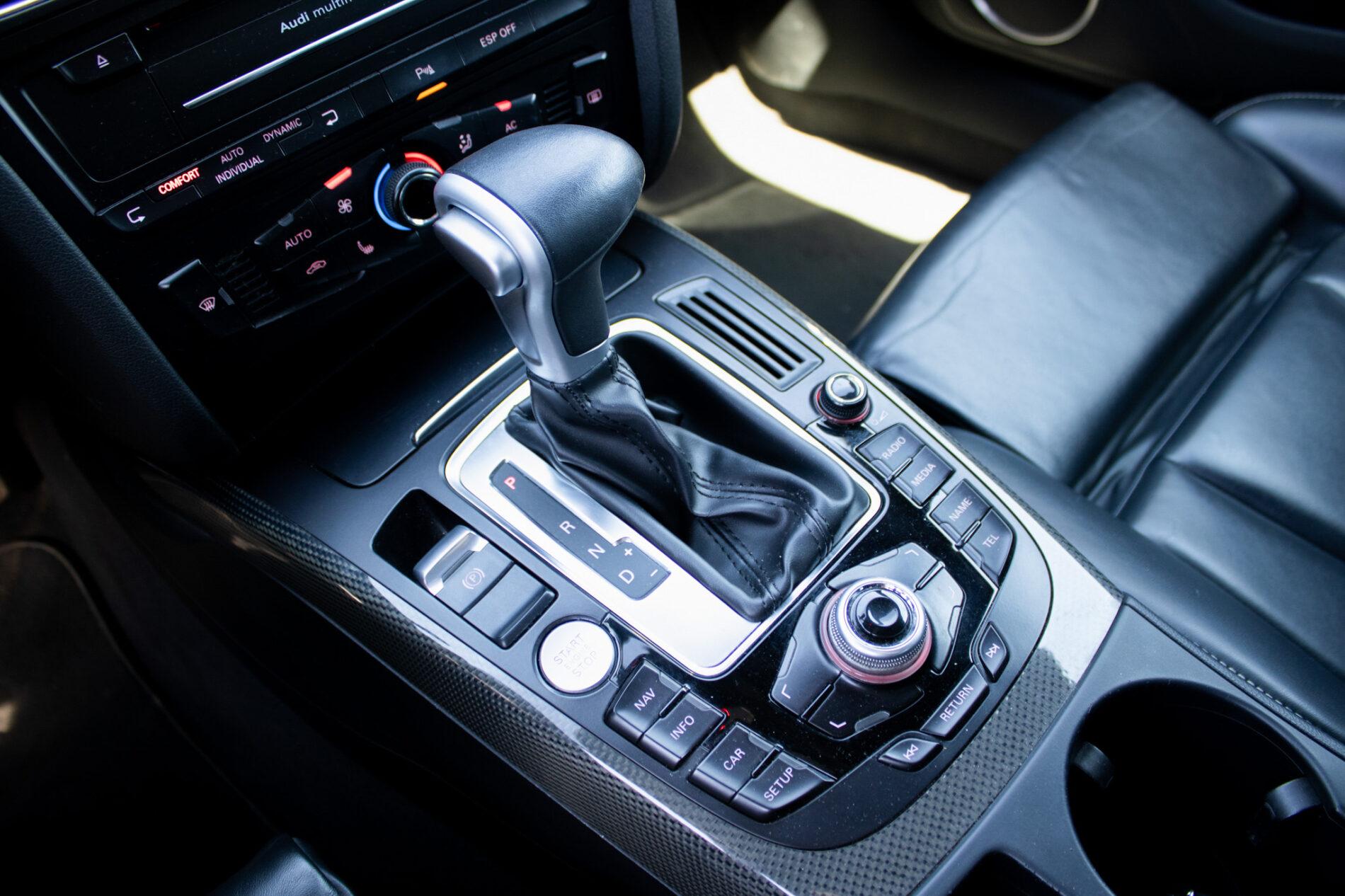 2010 AUDI S5, bílá kupé, 266 052 km