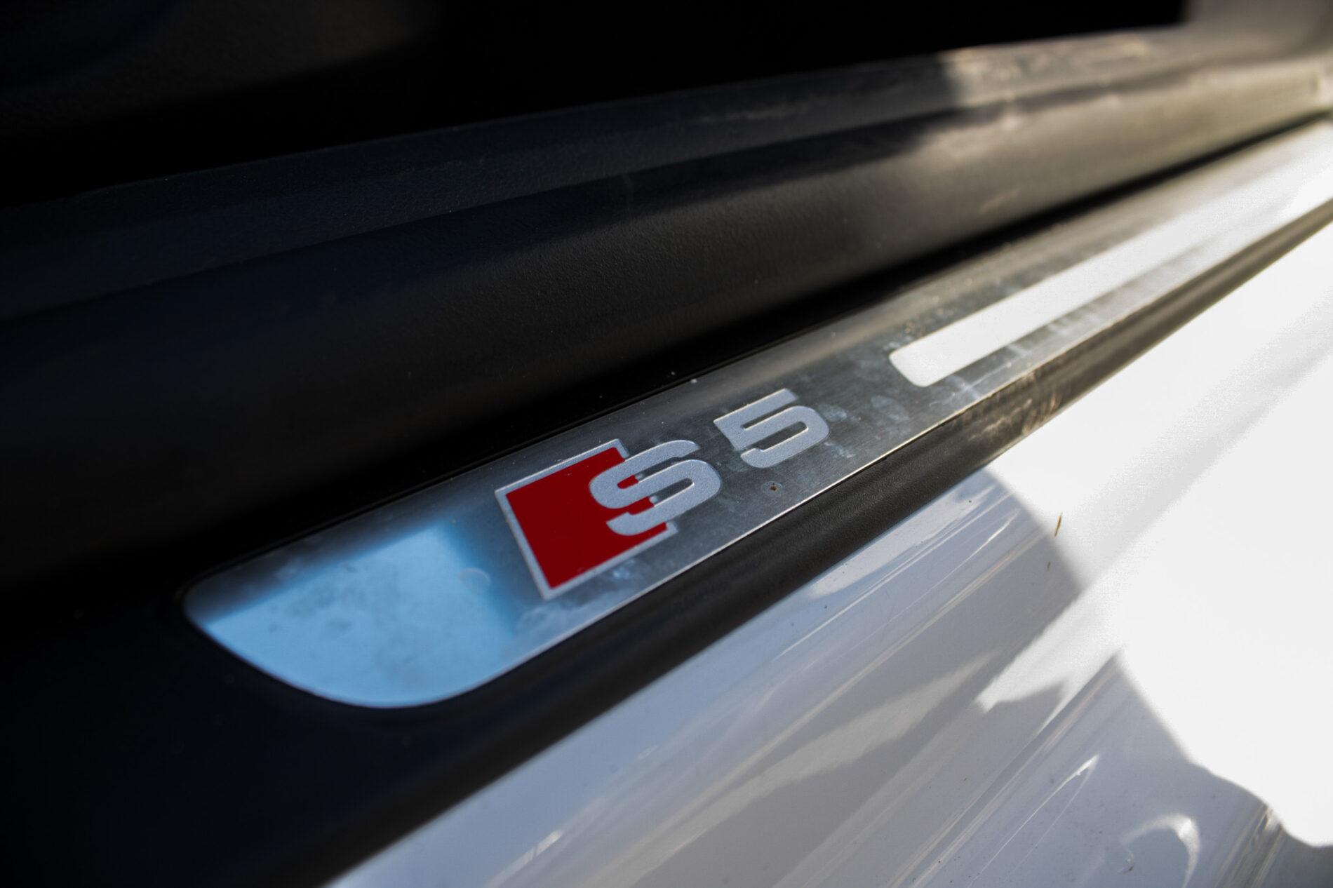 2010 AUDI S5, bílá kupé, 266 052 km