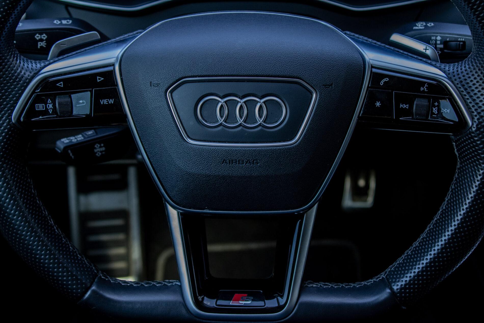 2021 AUDI S6, modrá sedan, 101 997 km