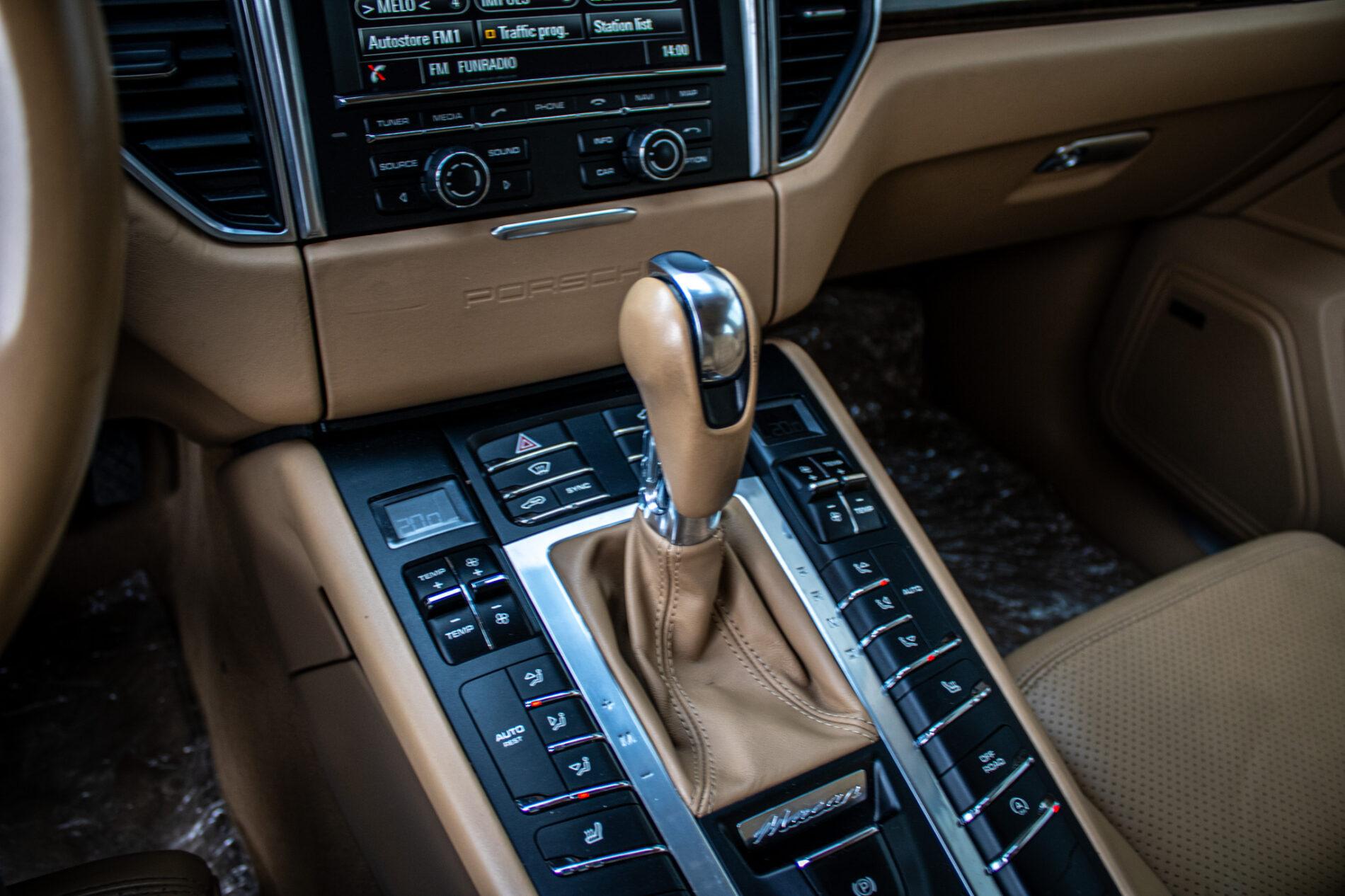 2014 Porsche Macan S, stříbrná suv, 125 433 km