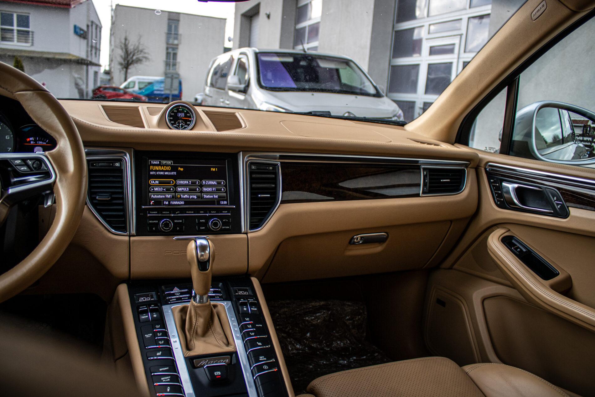 2014 Porsche Macan S, stříbrná suv, 125 433 km