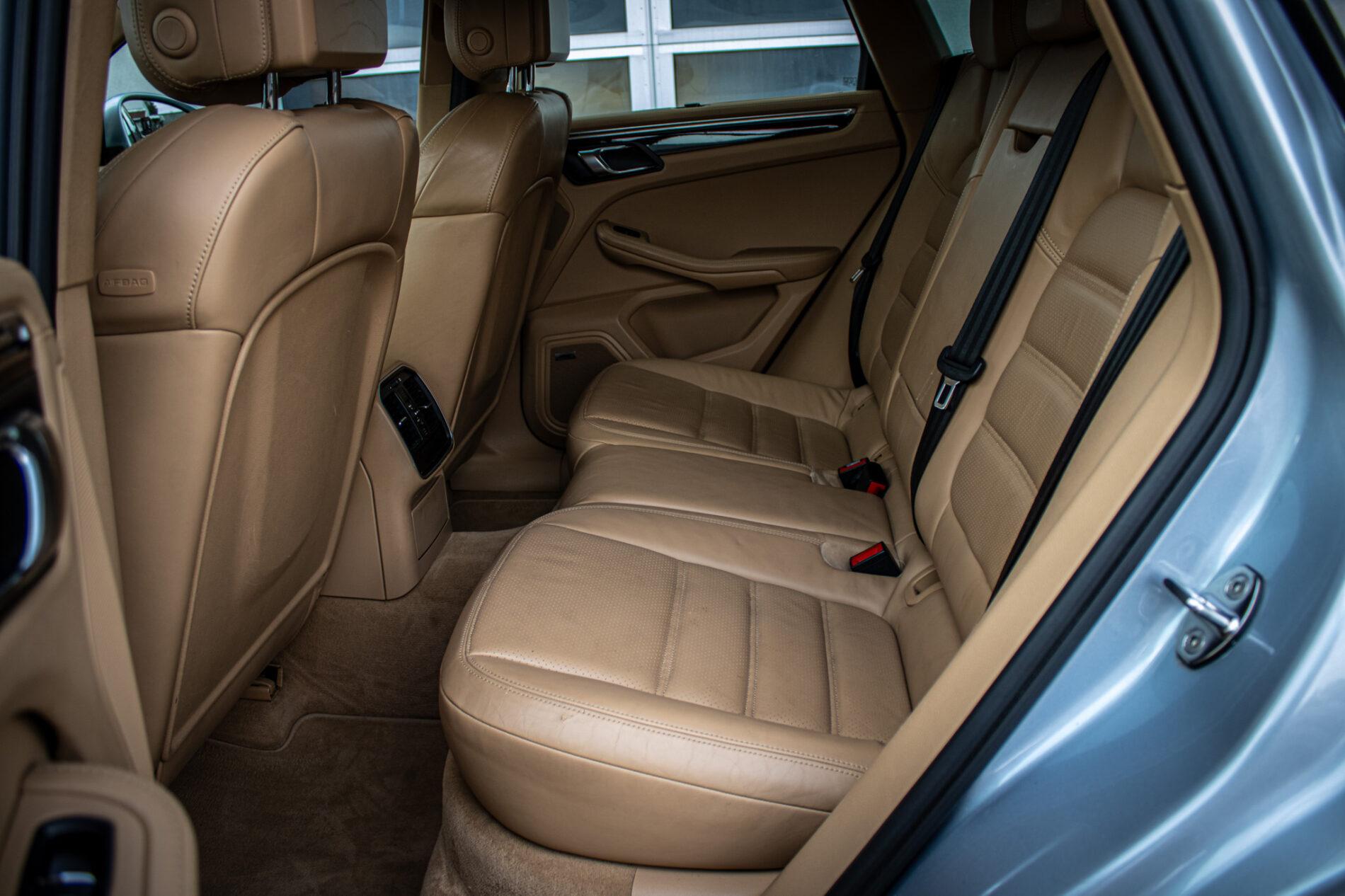2014 Porsche Macan S, stříbrná suv, 125 433 km
