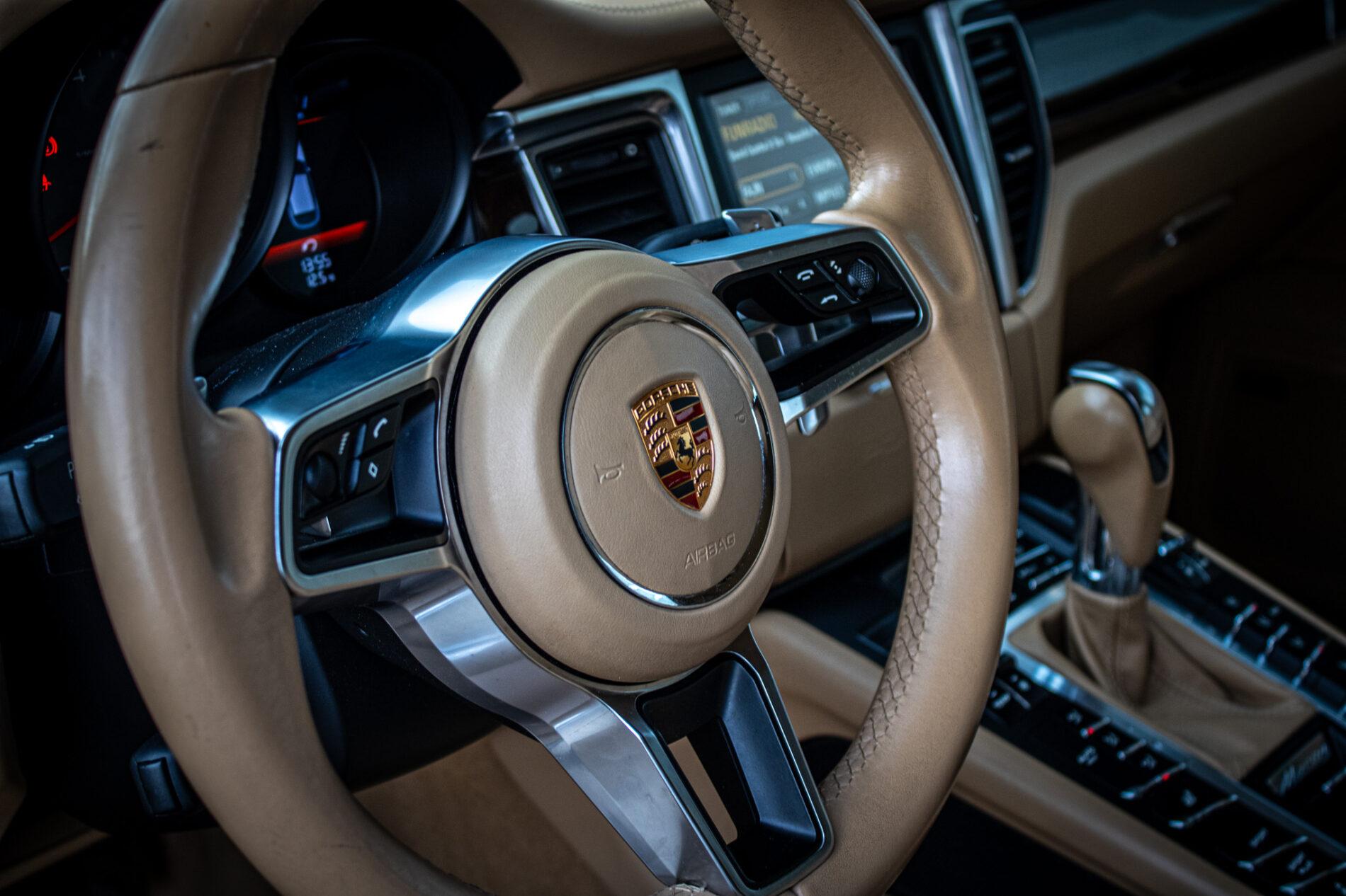 2014 Porsche Macan S, stříbrná suv, 125 433 km