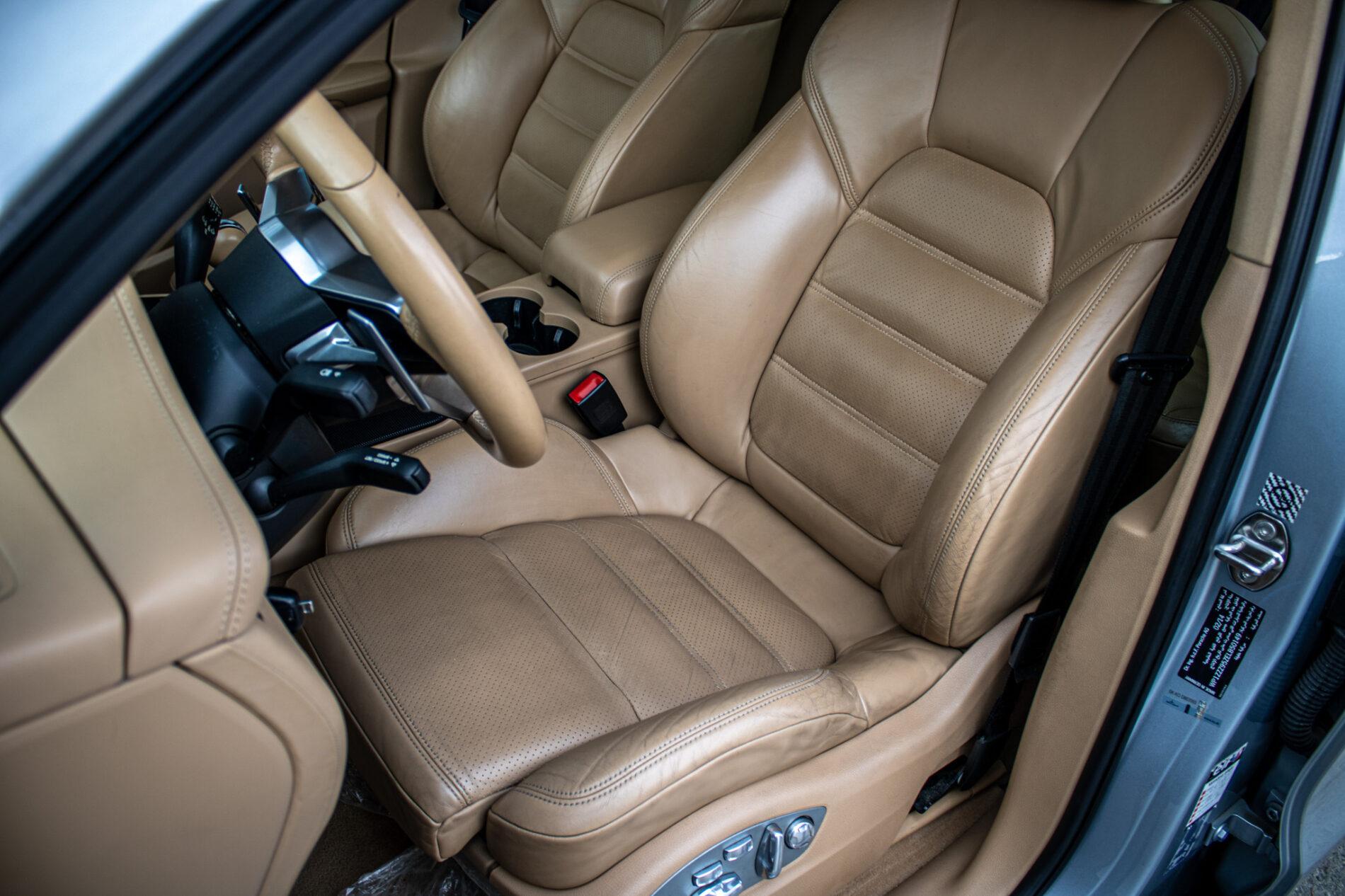 2014 Porsche Macan S, stříbrná suv, 125 433 km