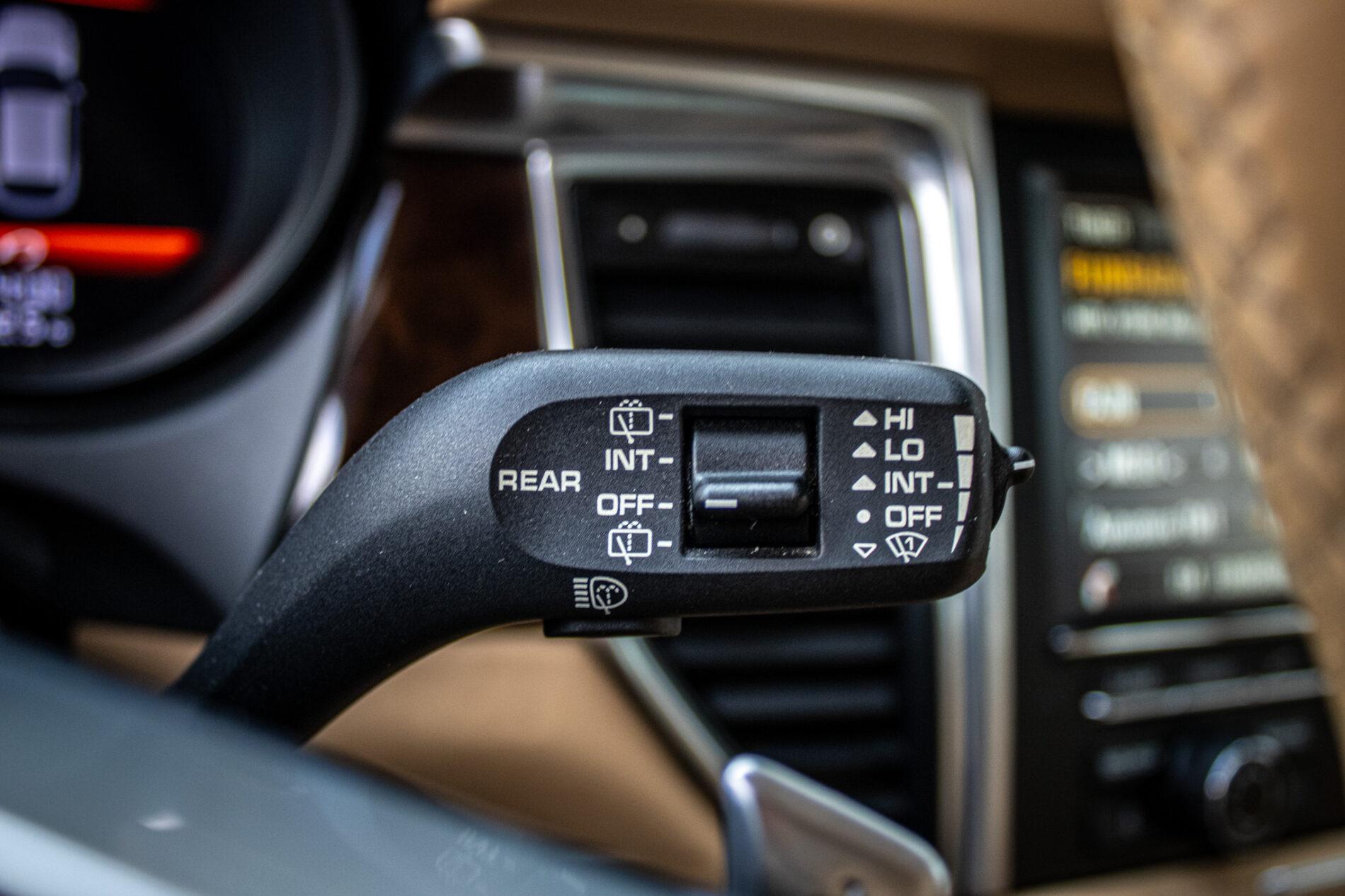 2014 Porsche Macan S, stříbrná suv, 125 433 km