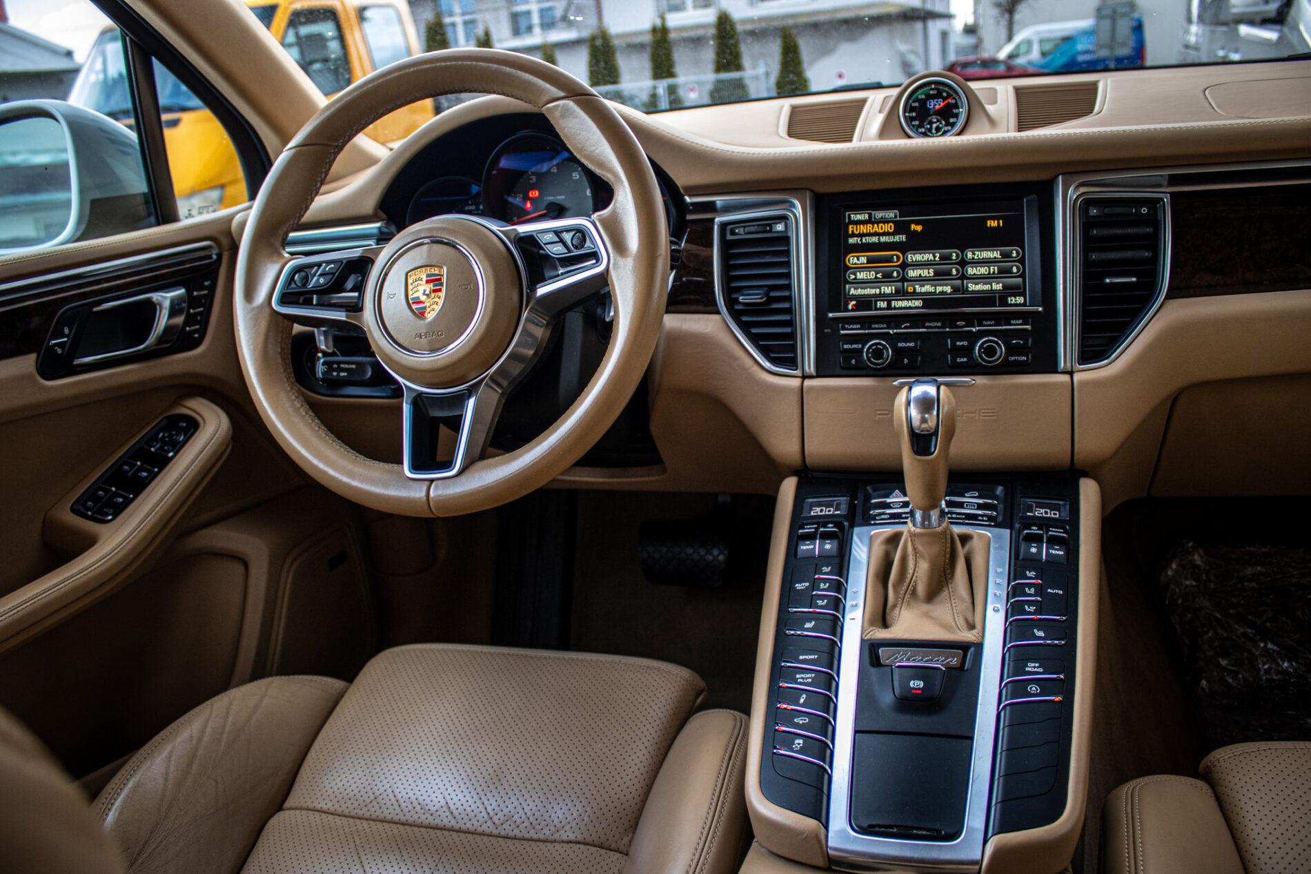 2014 Porsche Macan S, stříbrná suv, 125 433 km