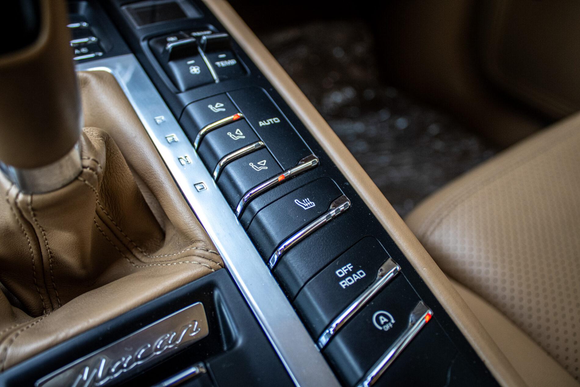 2014 Porsche Macan S, stříbrná suv, 125 433 km
