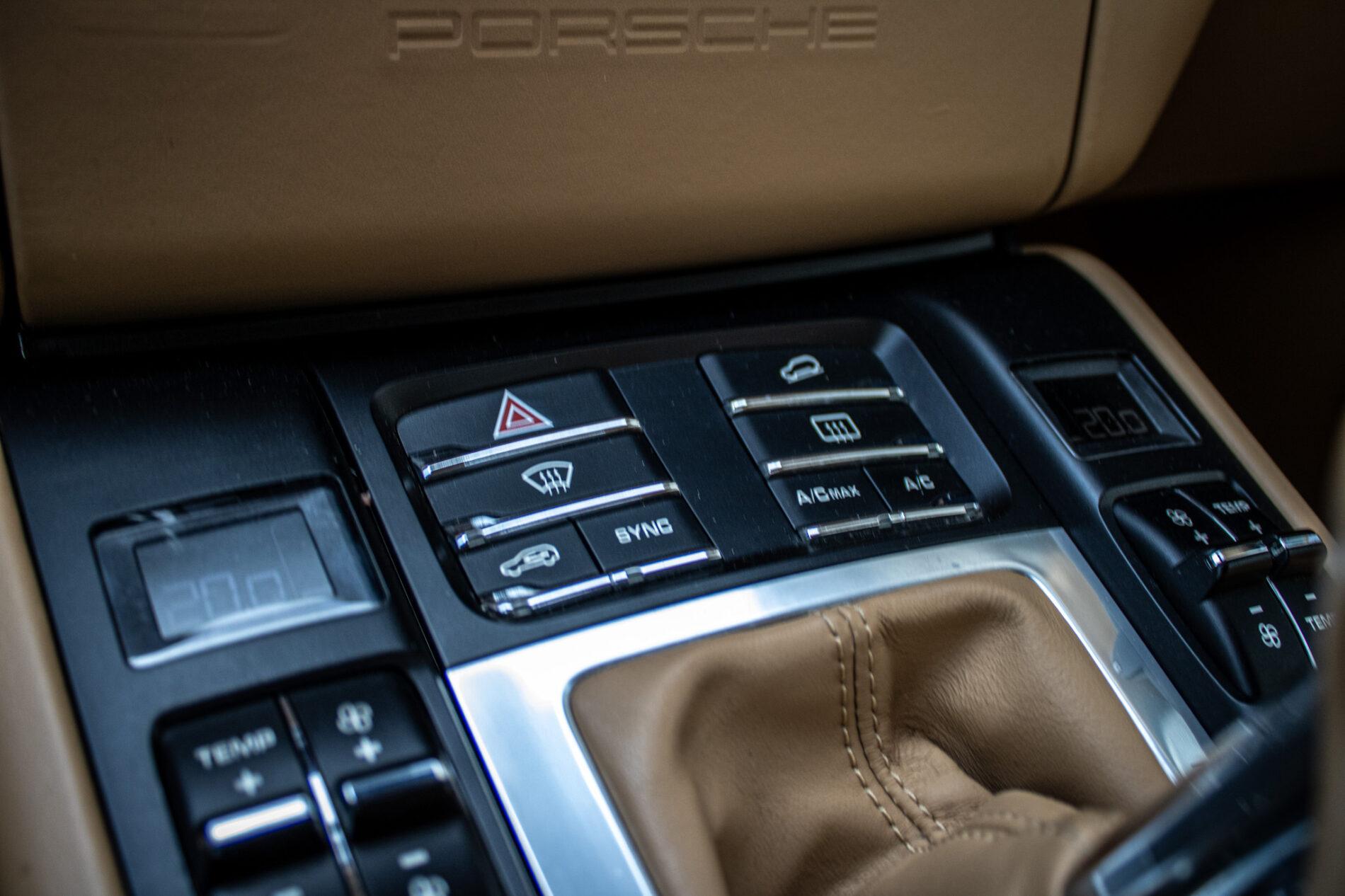 2014 Porsche Macan S, stříbrná suv, 125 433 km