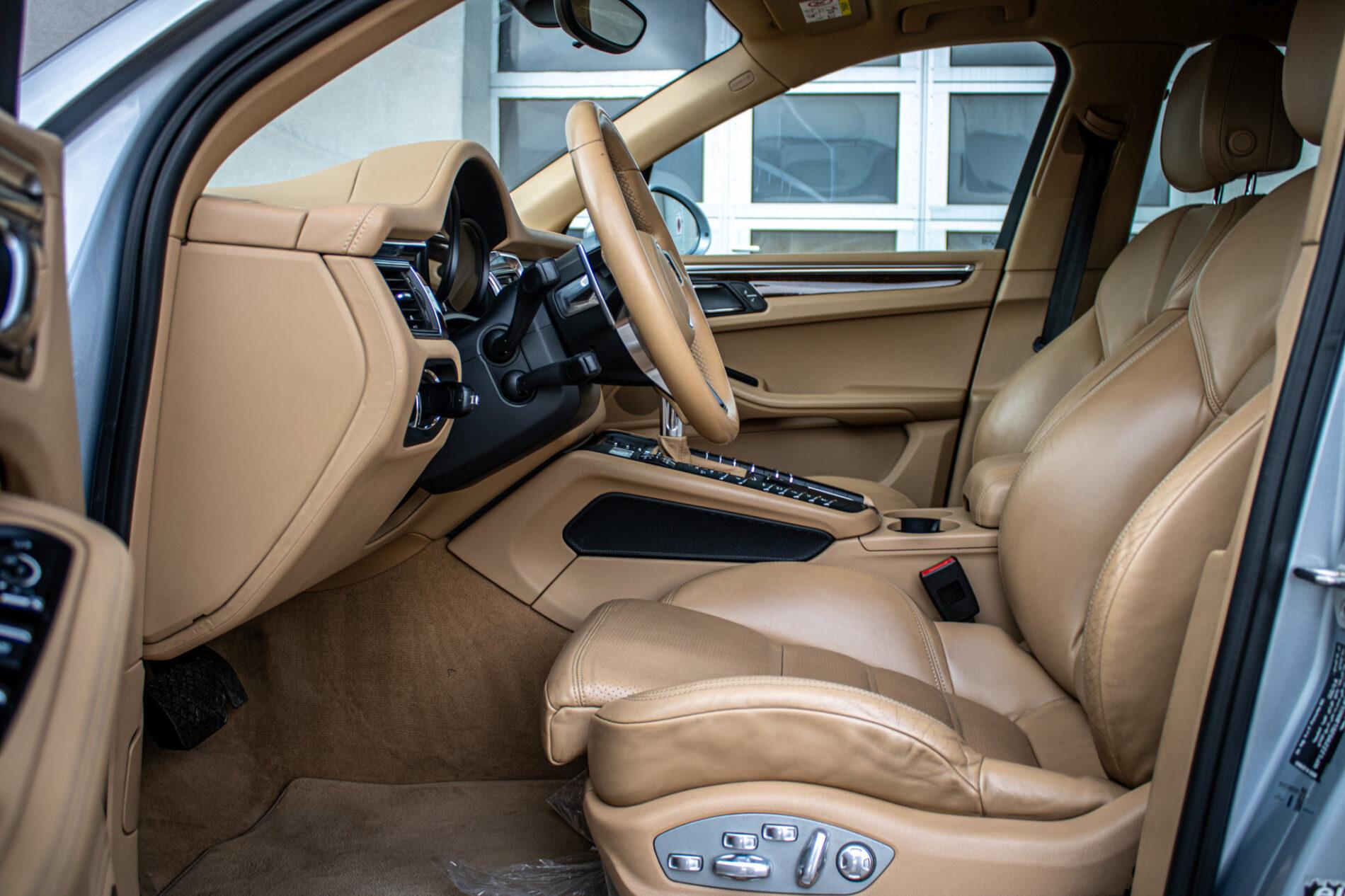 2014 Porsche Macan S, stříbrná suv, 125 433 km